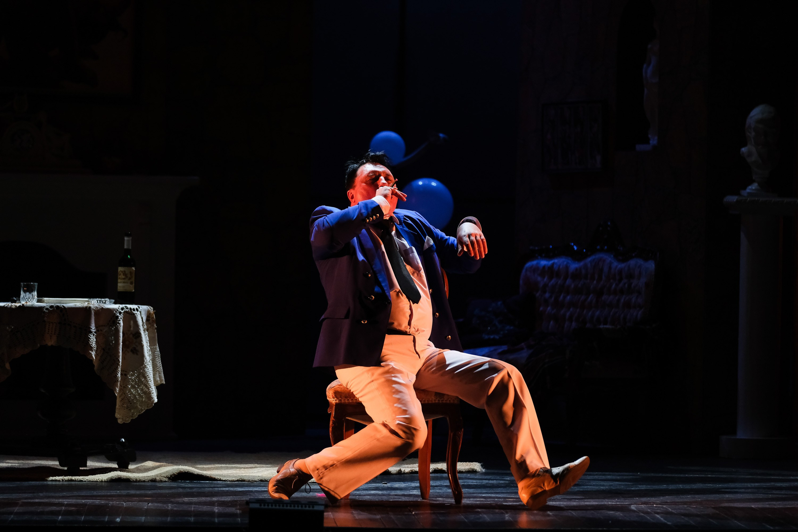 Ужин с дураком. Фотограф Анатолий Деникин