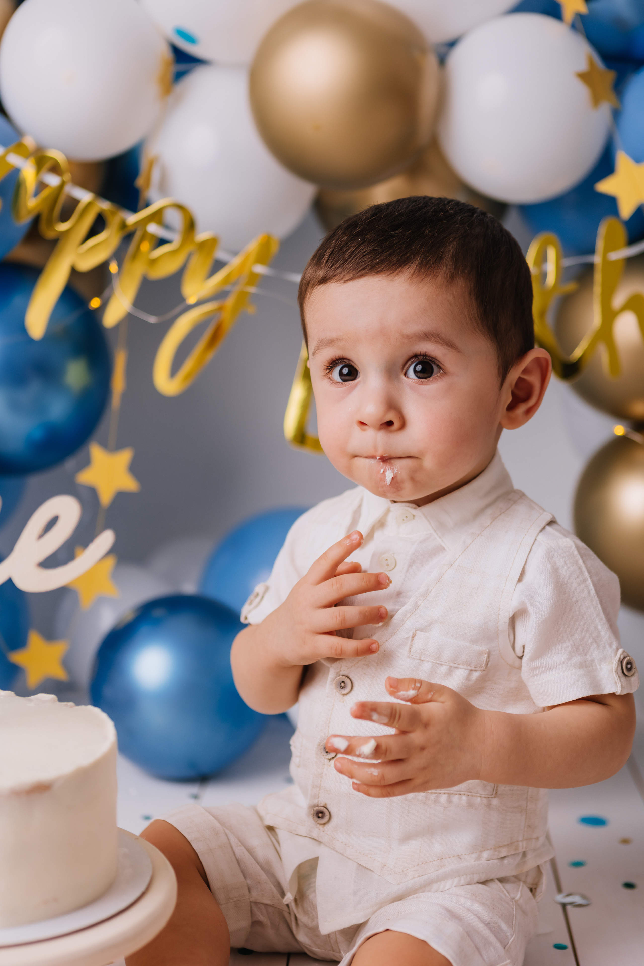 Первый тортик синий/золотой. Семейный фотограф Обнинск