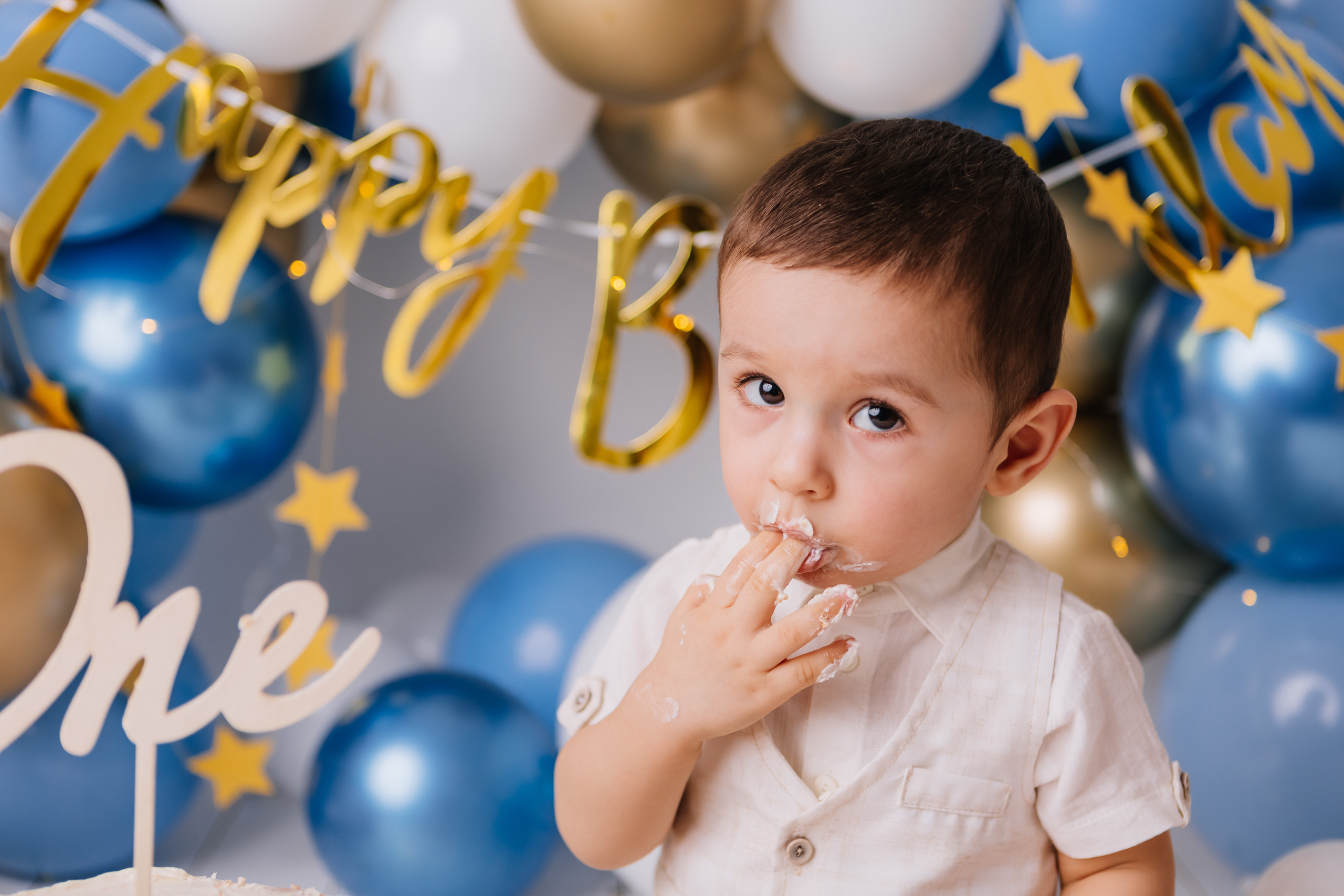 Первый тортик синий/золотой. Семейный фотограф Обнинск
