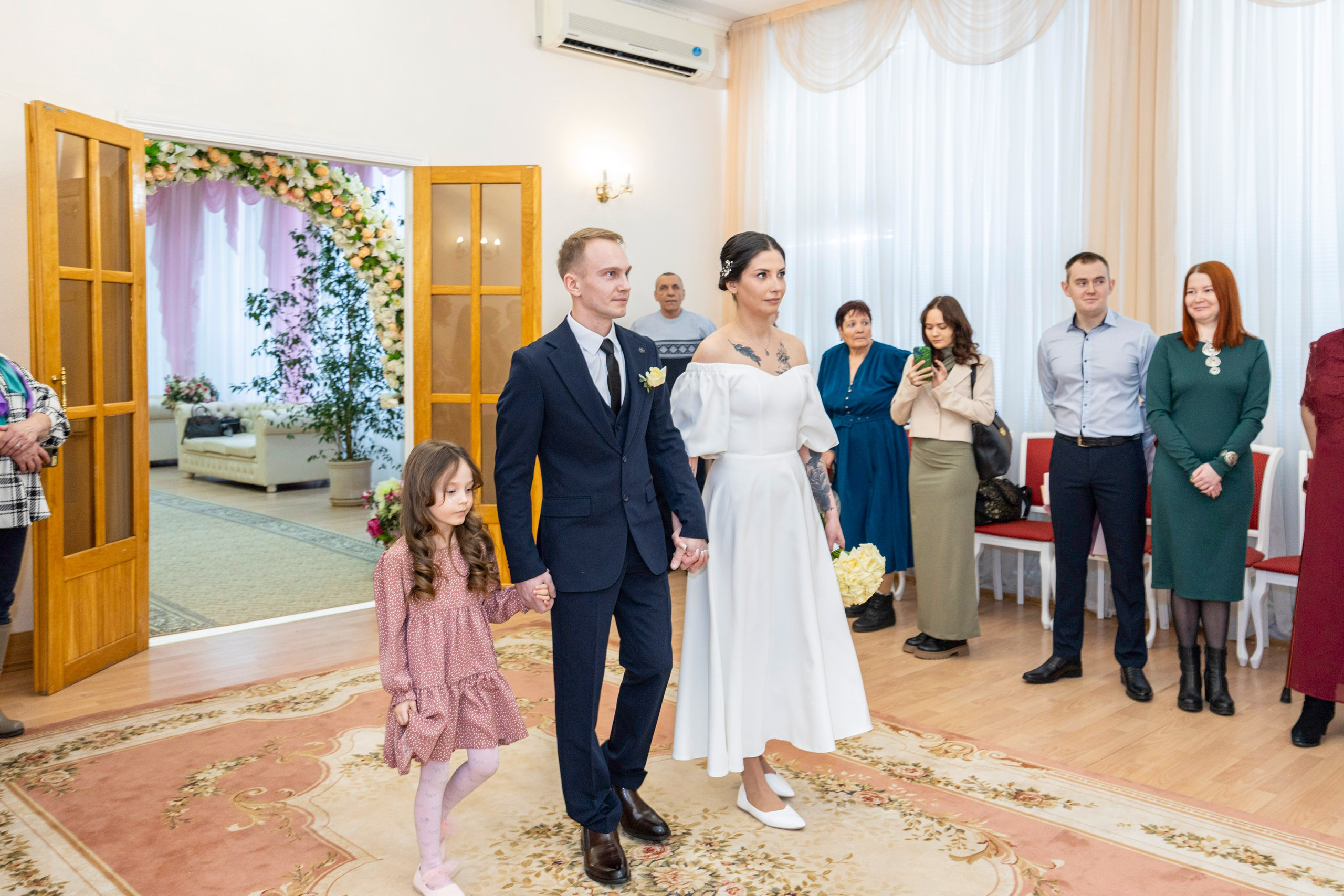 Свадьба, роспись в ЗАГСе, венчание, крещение, выписка из роддома — фотосъёмка. Визуальная упаковка брендов и проектов через фото и видеопроизводство