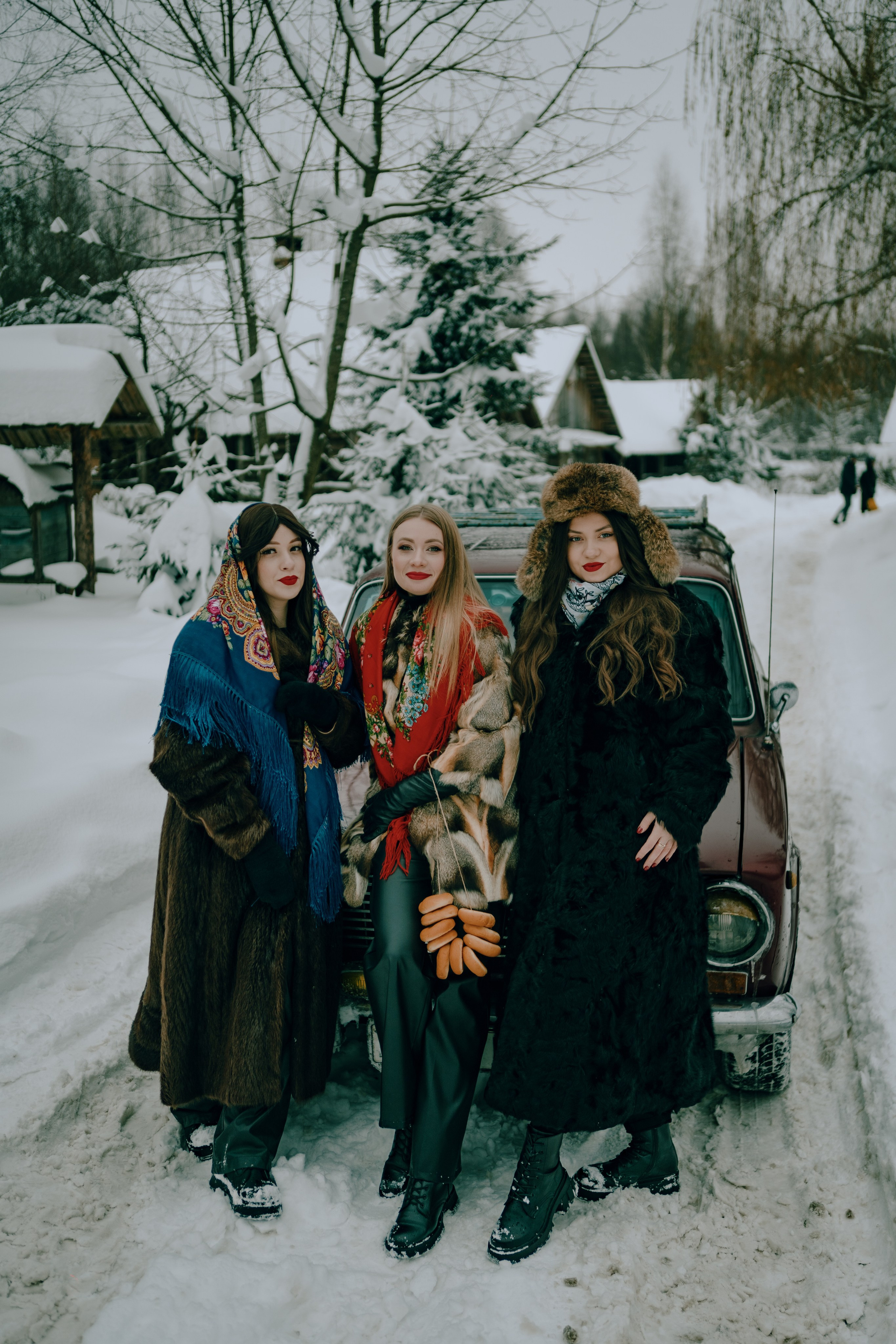 Звенит январская вьюга. Главная