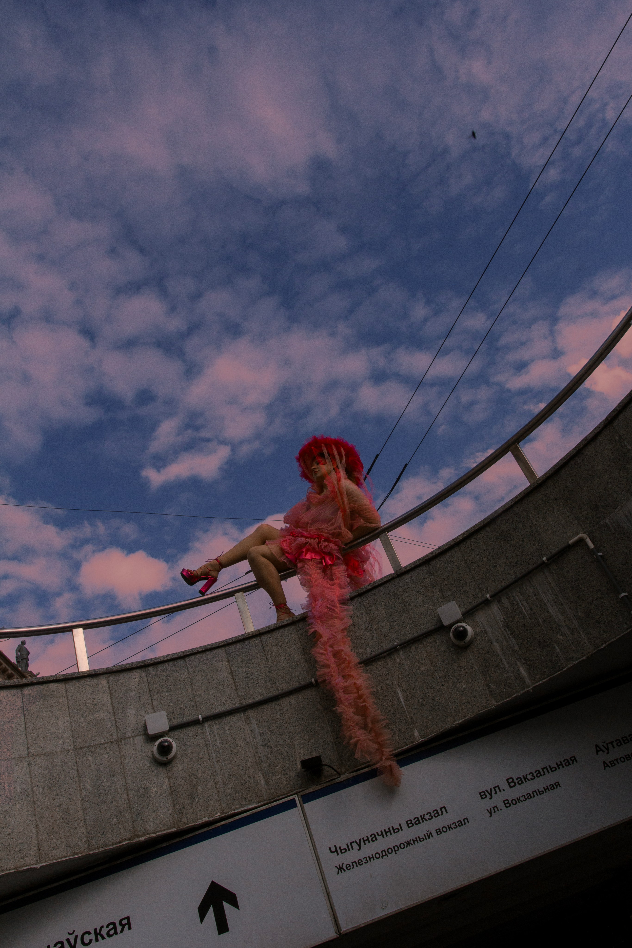 Яркая медуза врывается в май