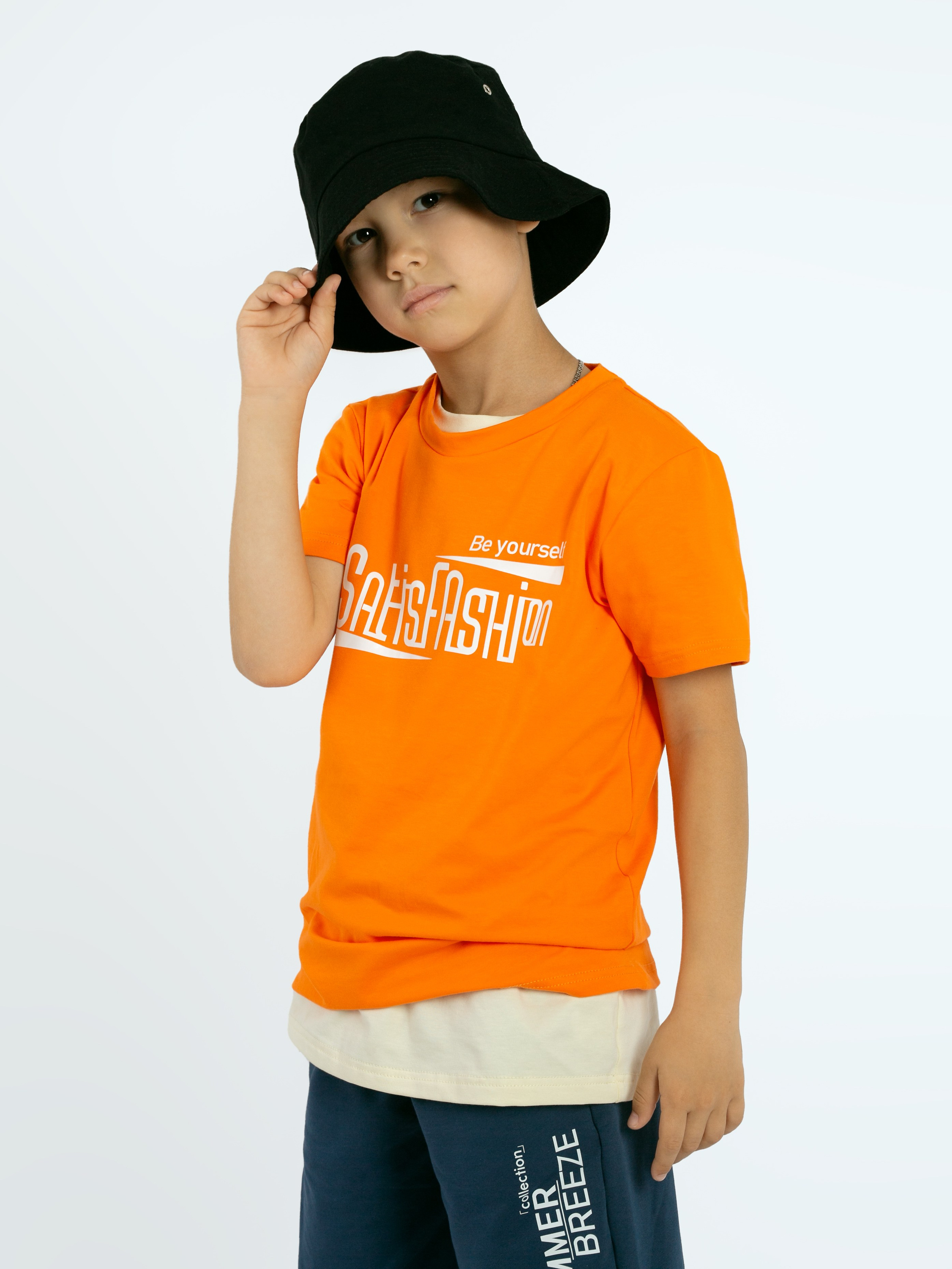 Детская одежда на белом фоне с тенями. Предметная, рекламная фотосъёмка в Орле. Предметный фотограф в Орле