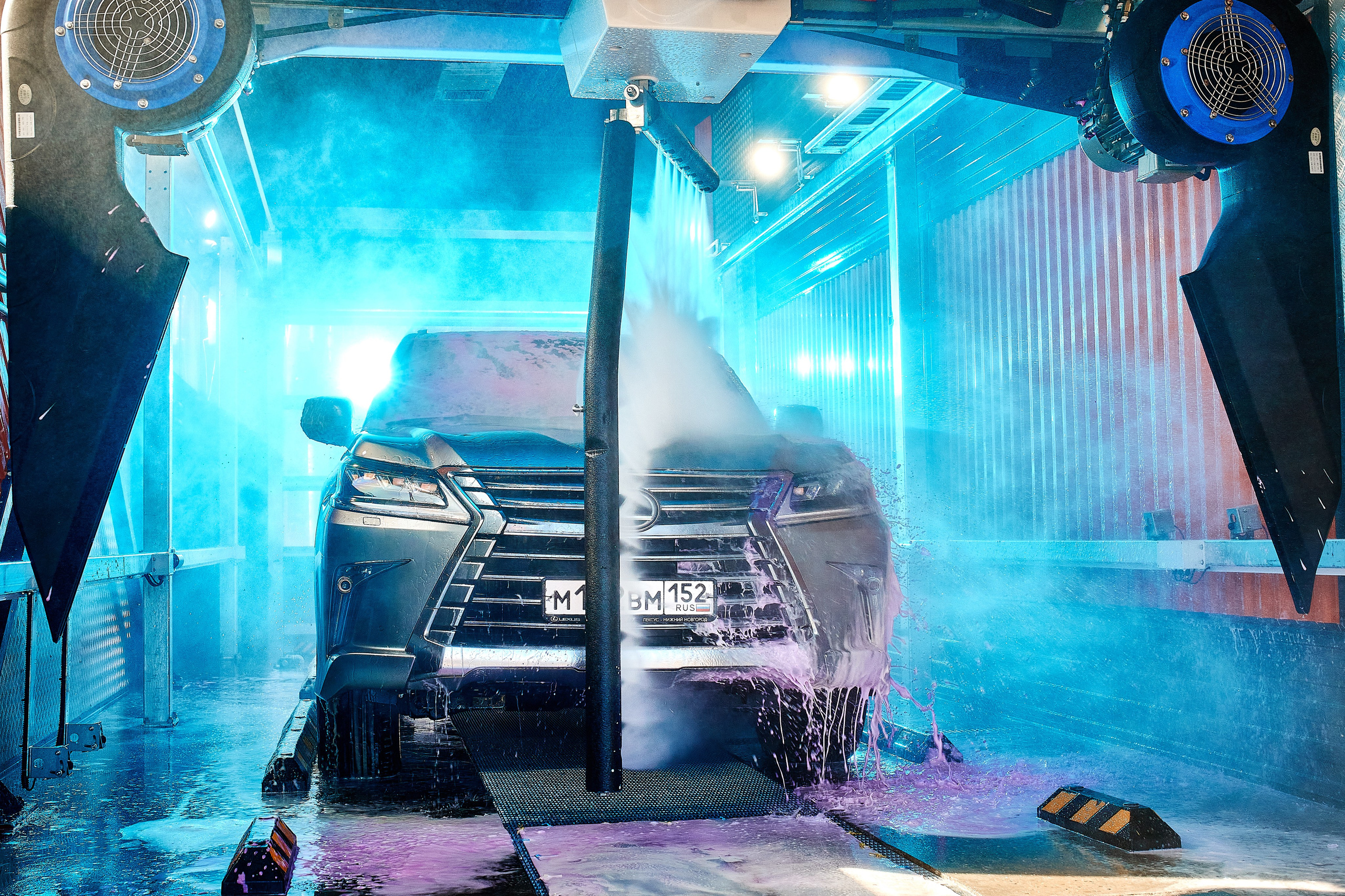 Рекламная съёмка для сети роботизированных автомоек Портал. Антон Артюшин, портретный фотограф. Москва