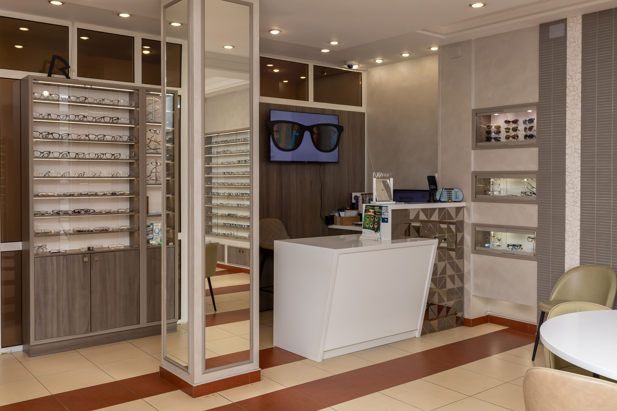 Фотосъемка салона оптики. Интерьерный, предметный и контент фотограф в Иркутске Наталья Карпова