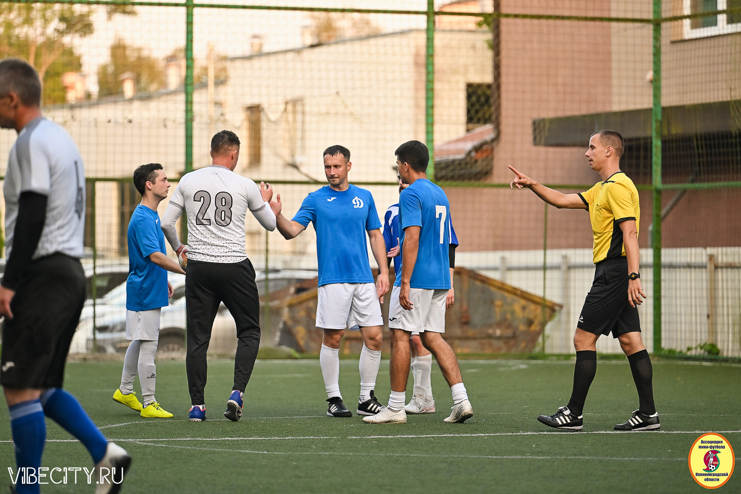 ИГРЫ ПЛЕЙ-ОФФ ПЕРВОГО ДИВИЗИОНА МИНИ-ФУТБОЛЬНОЙ ЛИГИ. VIBECITY.RU Вайб Сити Ру Фоторепортажи Фотоотчеты Калининград