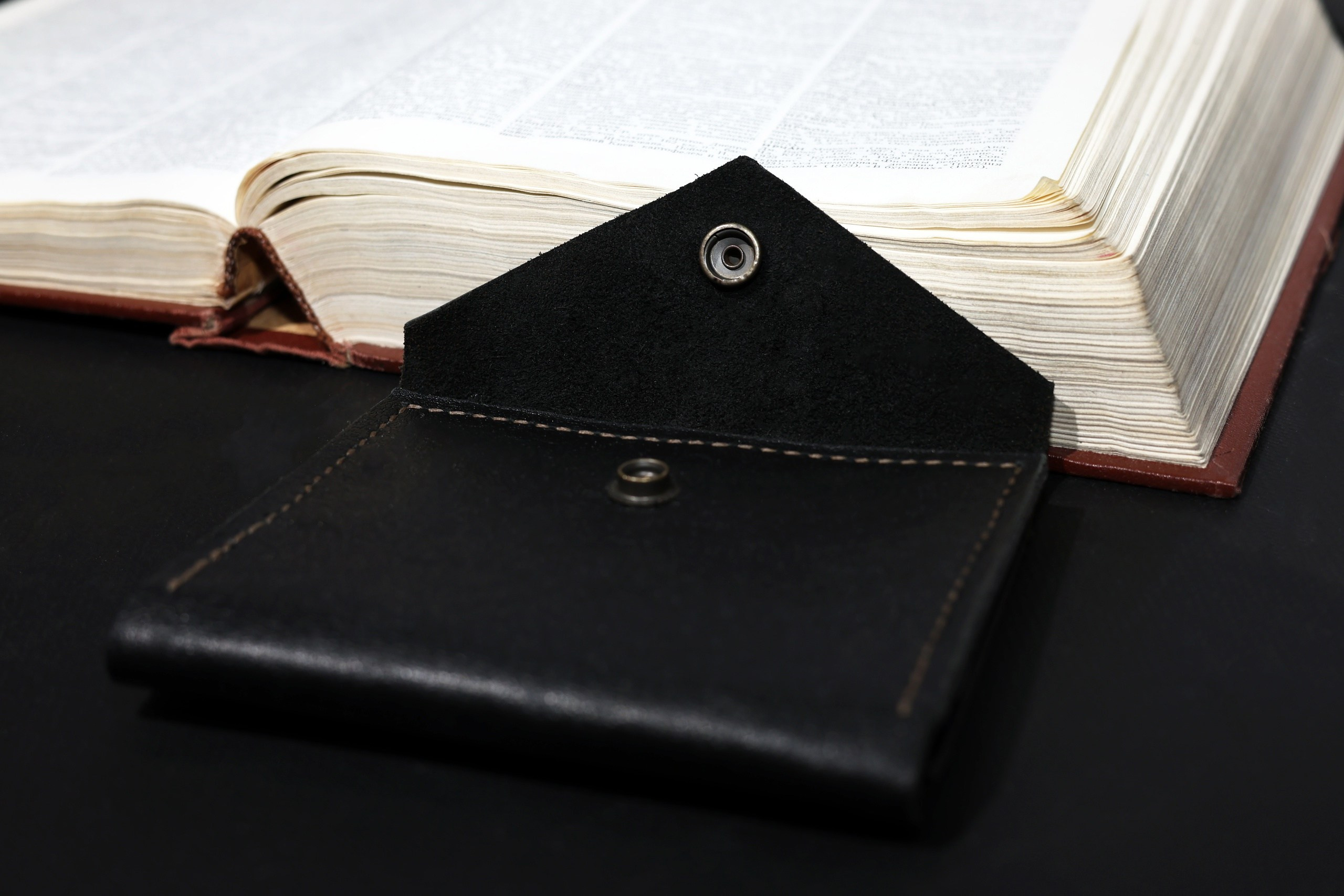 Портмоне из натуральной кожи. Фотограф | Видеограф в Кургане, Тюмени и Челябинске