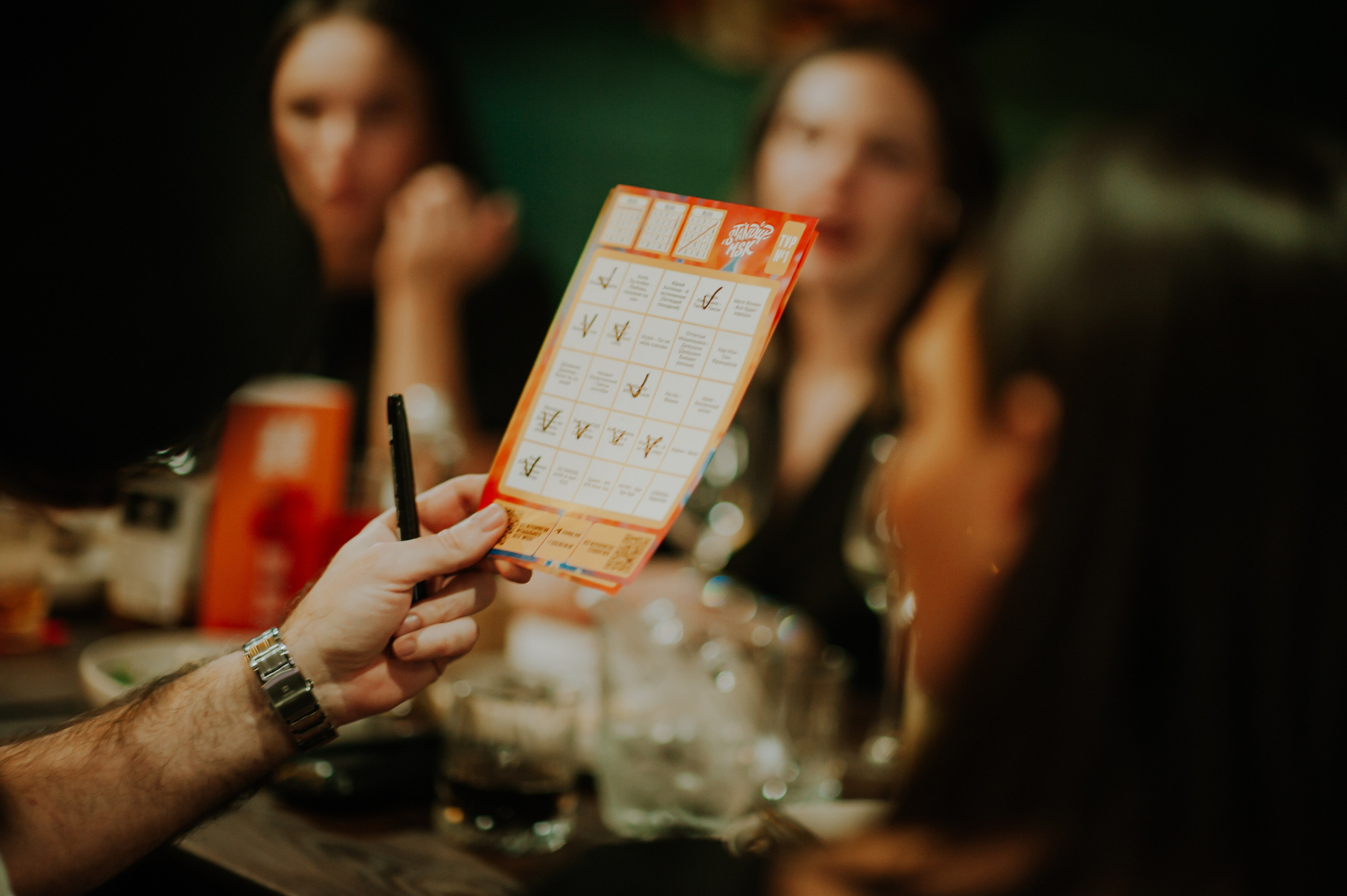 Музыкальное лото в баре Groodki. Портретный и лайфстайл фотограф в Санкт-Петербурге