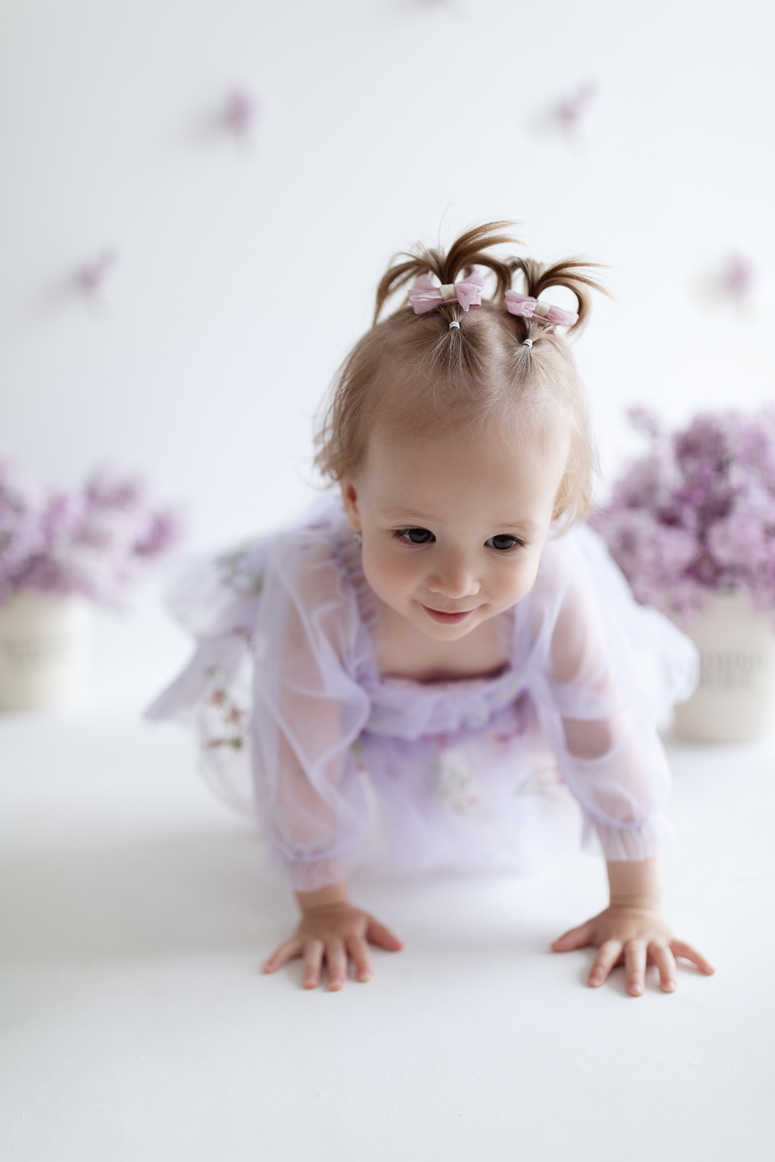 Ариша и сирень. Фотограф на годик Хабаровск Детский и семейный фотограф в Хабаровске Юлия Матвиенко