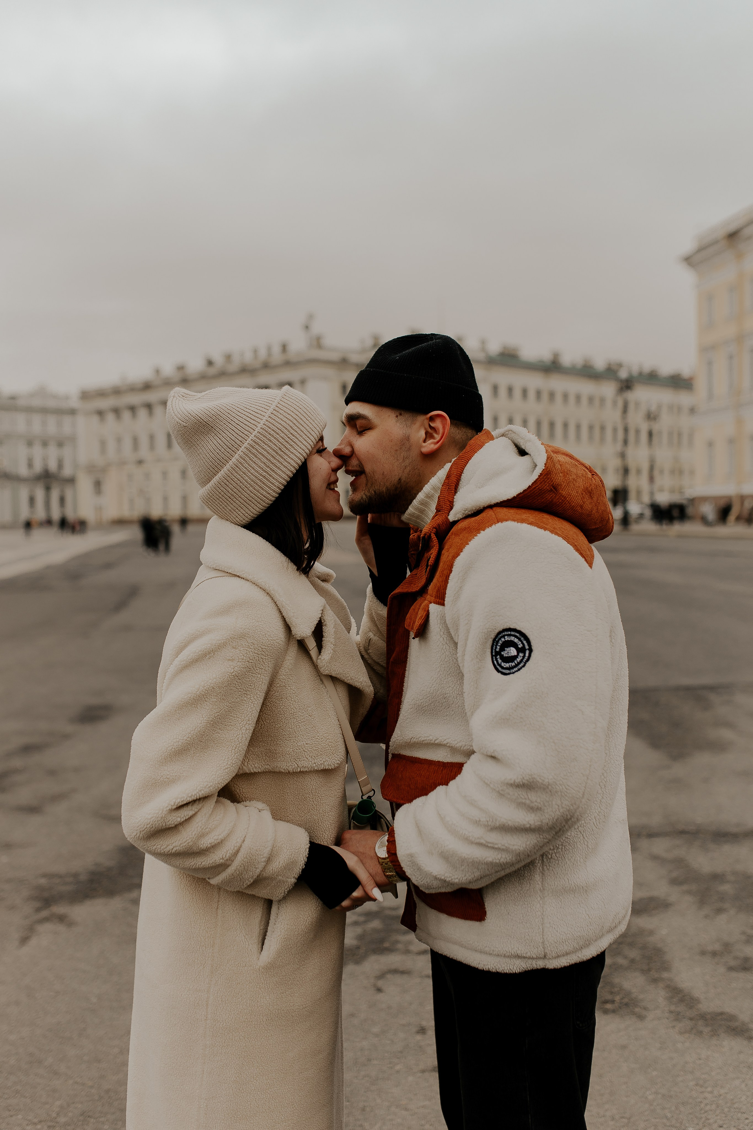 Lovestory на дворцовой площади. Фотограф в Санкт-Петербурге Лиза Семченкова