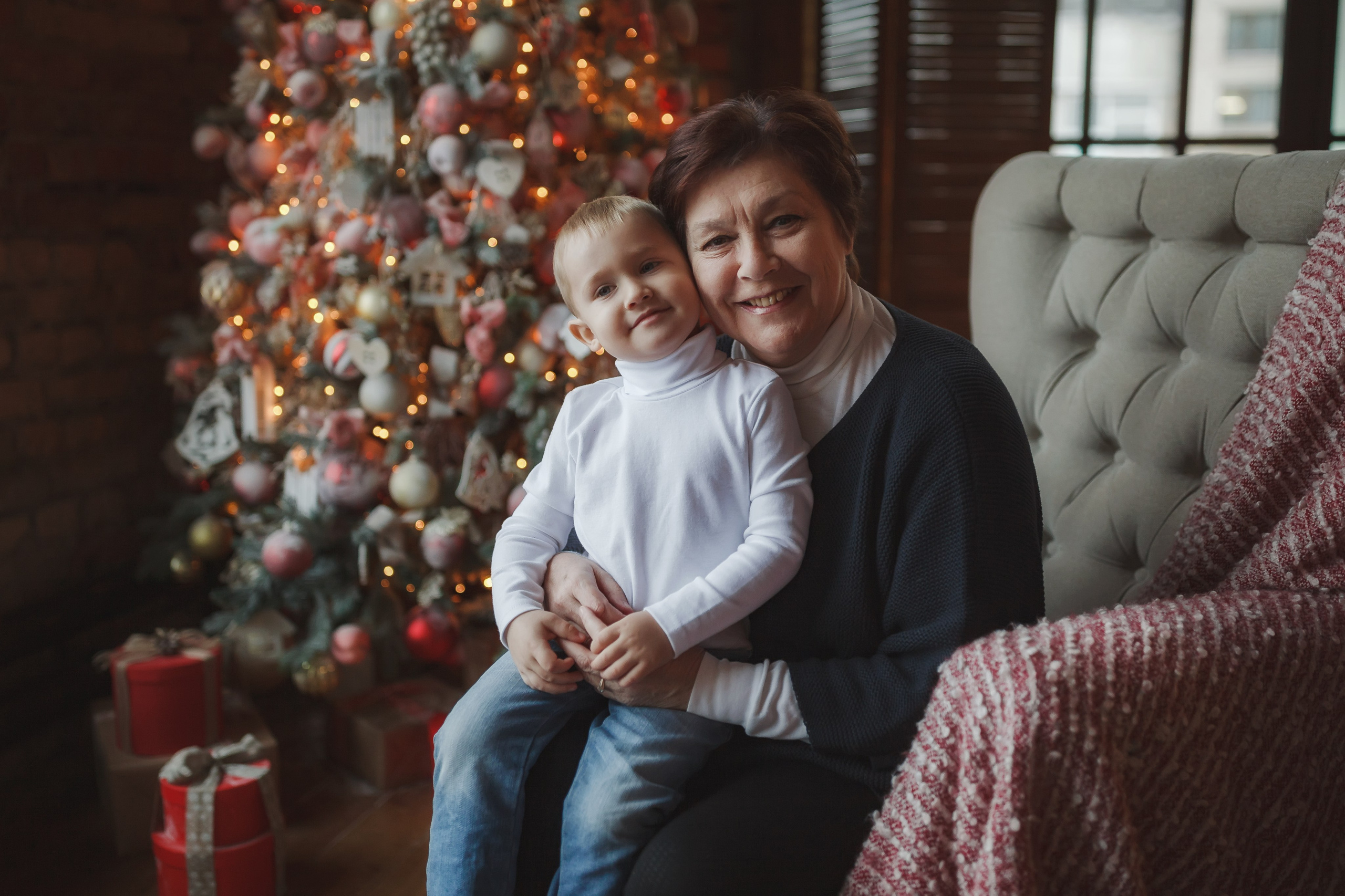 Семья у елочки. Фотограф в Санкт-Петербурге Знаменская Ирина