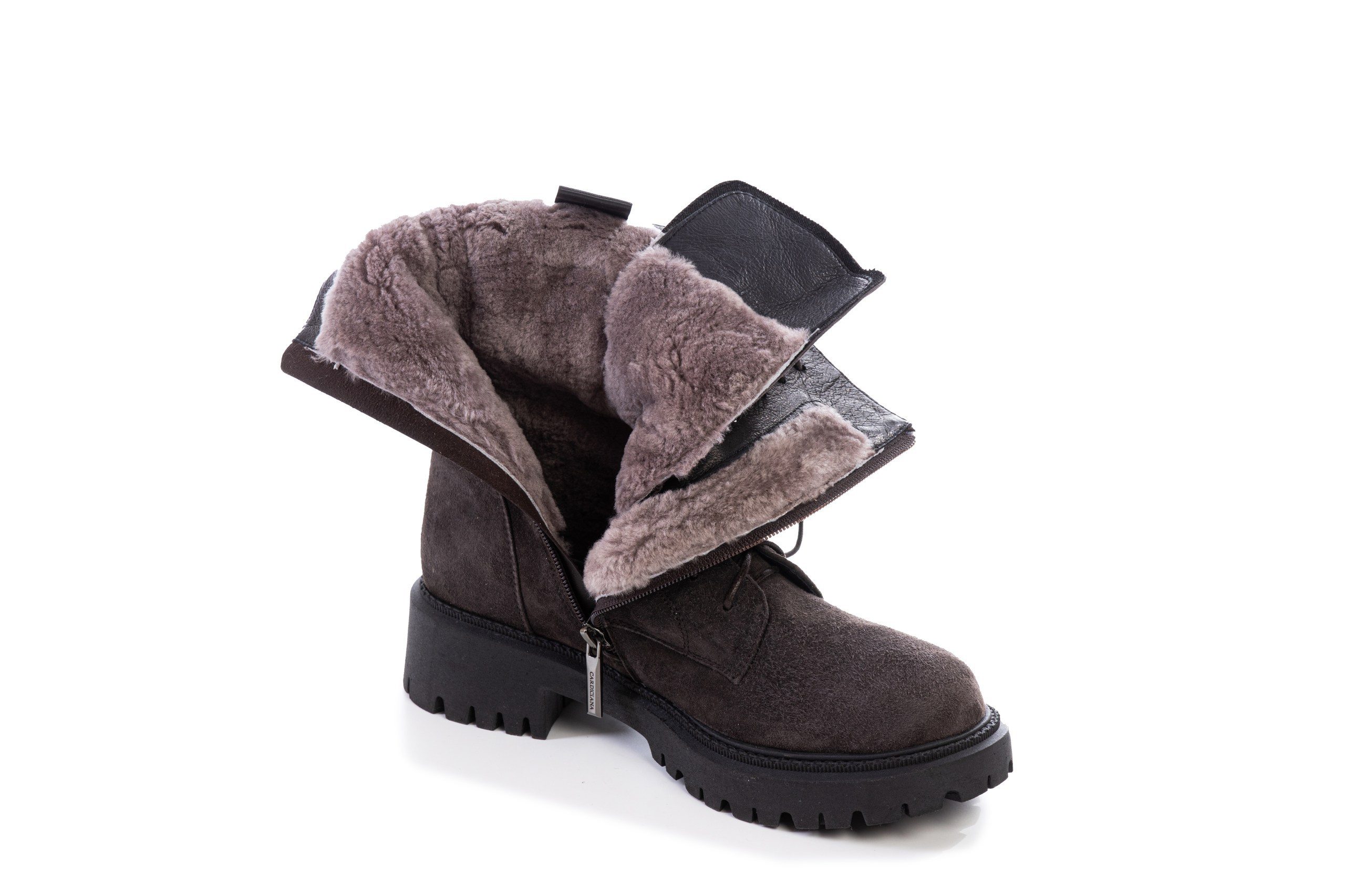 Зимняя обувь с вырезкой на белый фон. Фотограф в Туле Крупский АнДРей. Фотостудия «КАДР71» в Туле