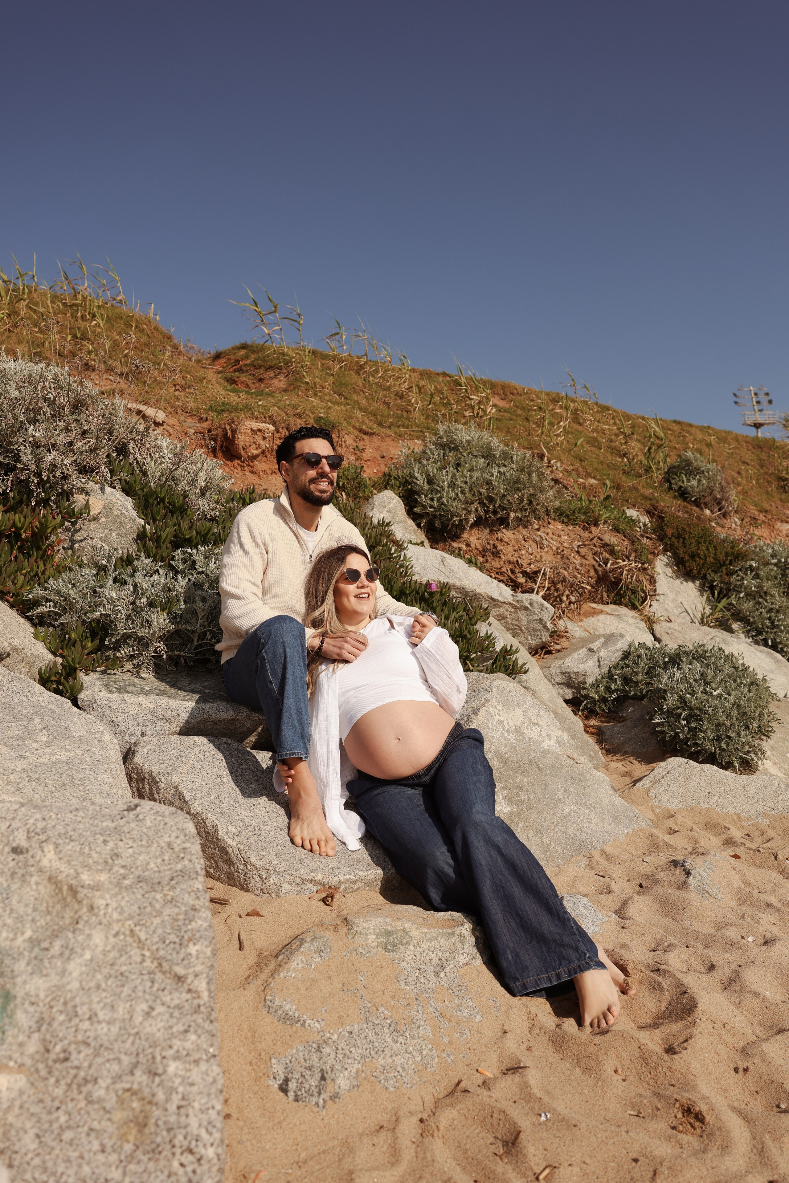 Sunny morning at the sea. Natalia Zhuravleva|family, newborn, maternity photographer in Barcelona