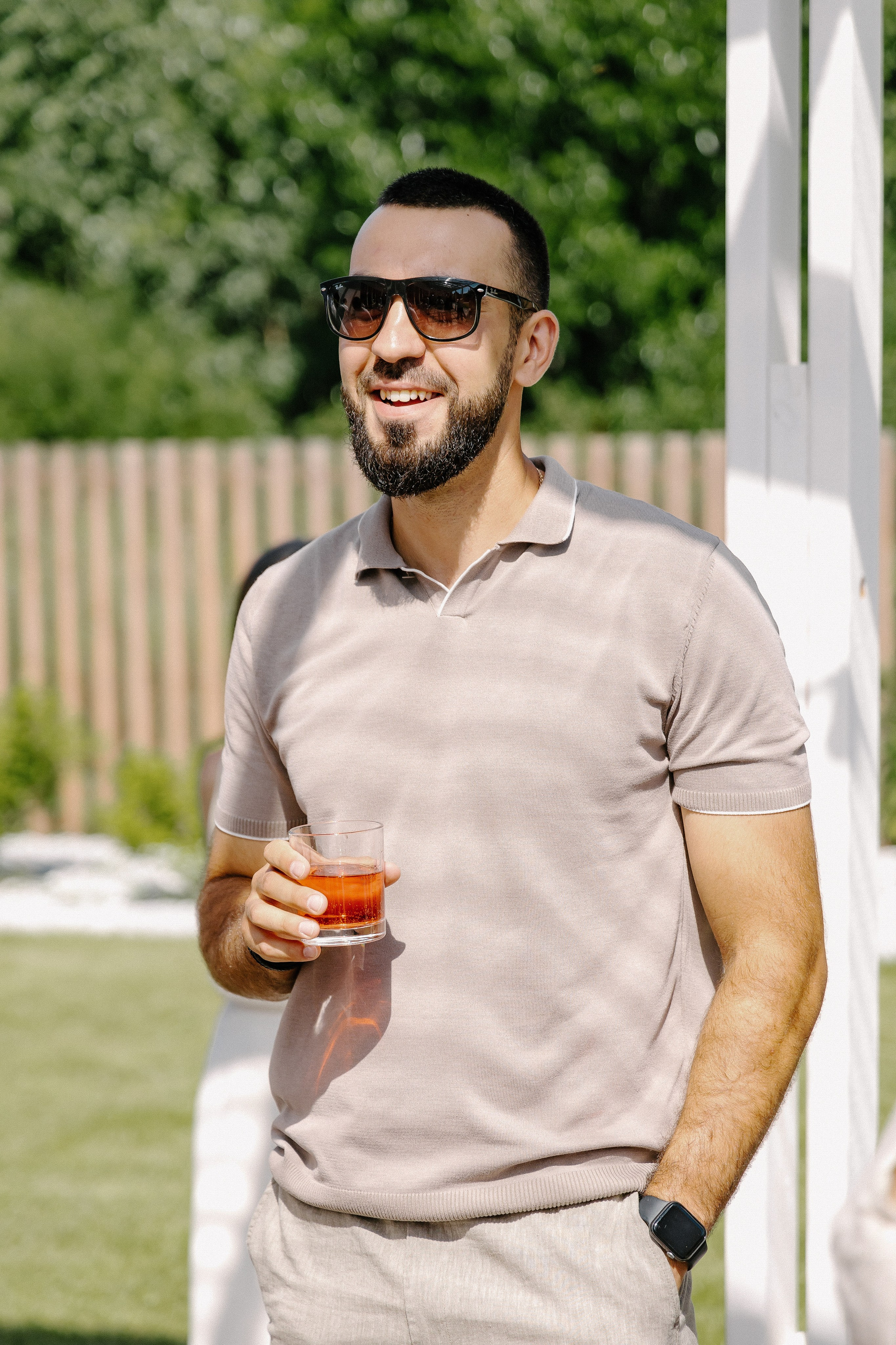 Плюс тридцать градусов на лужайке. Фотограф Андрей Куськало