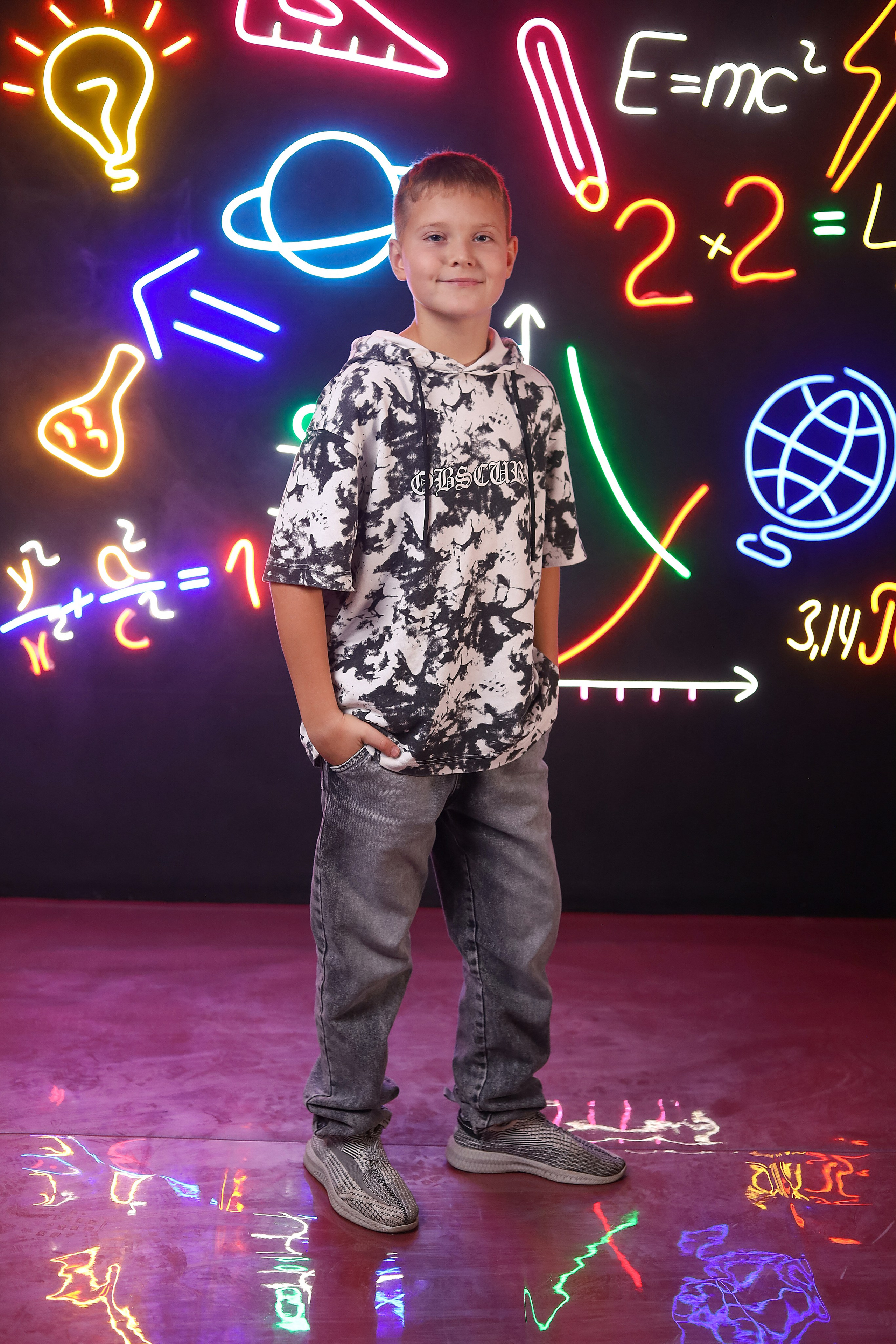 Выпускной альбом "Неон". Выпускные альбомы в Тюмени для школ, садов, вузов спортивных секций