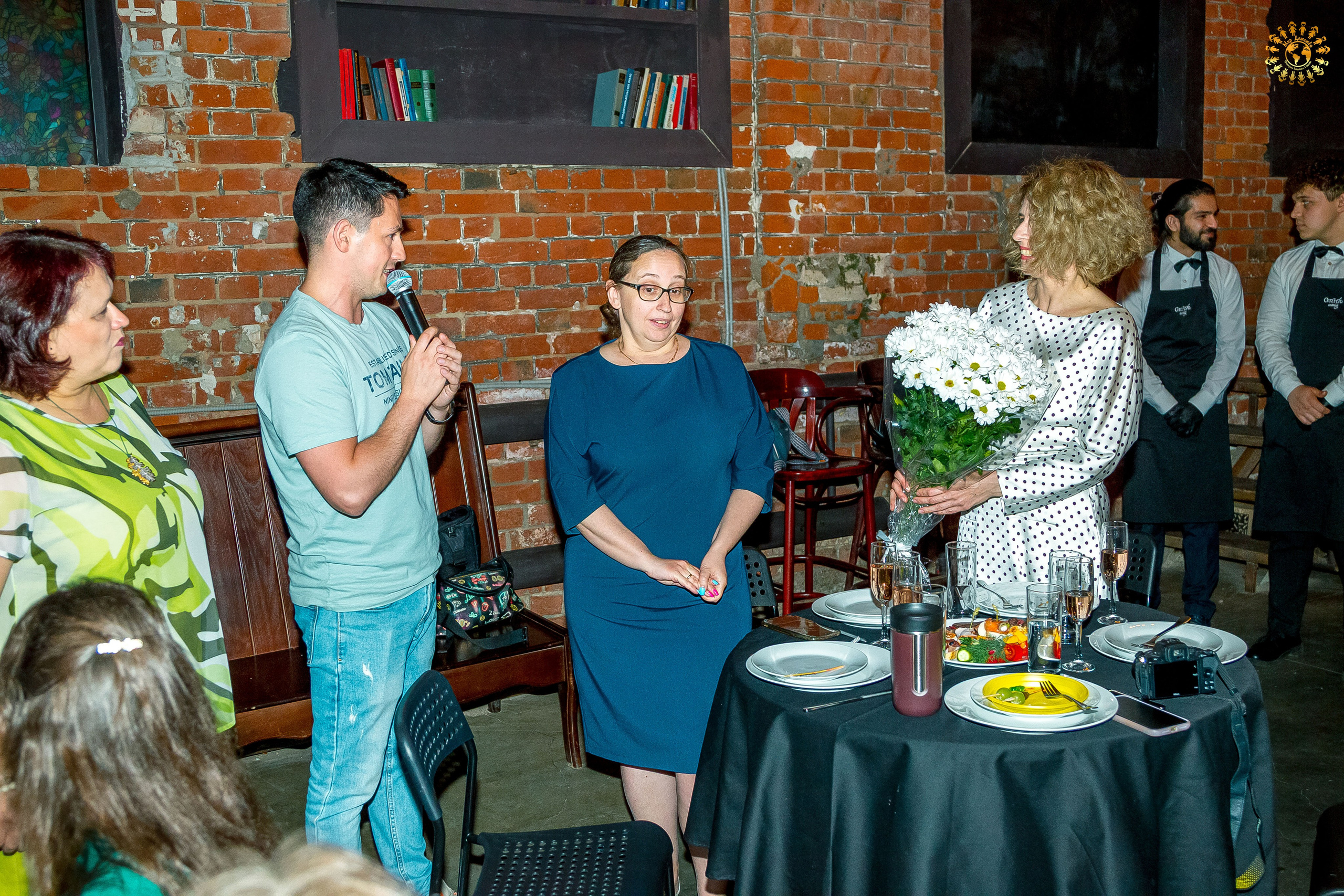 Выпускной 2023 (Школа 548; 9 Ж класс) AG Loft «Библиотека», Москва. Репортажная съемка в Москве и области. Анималистика