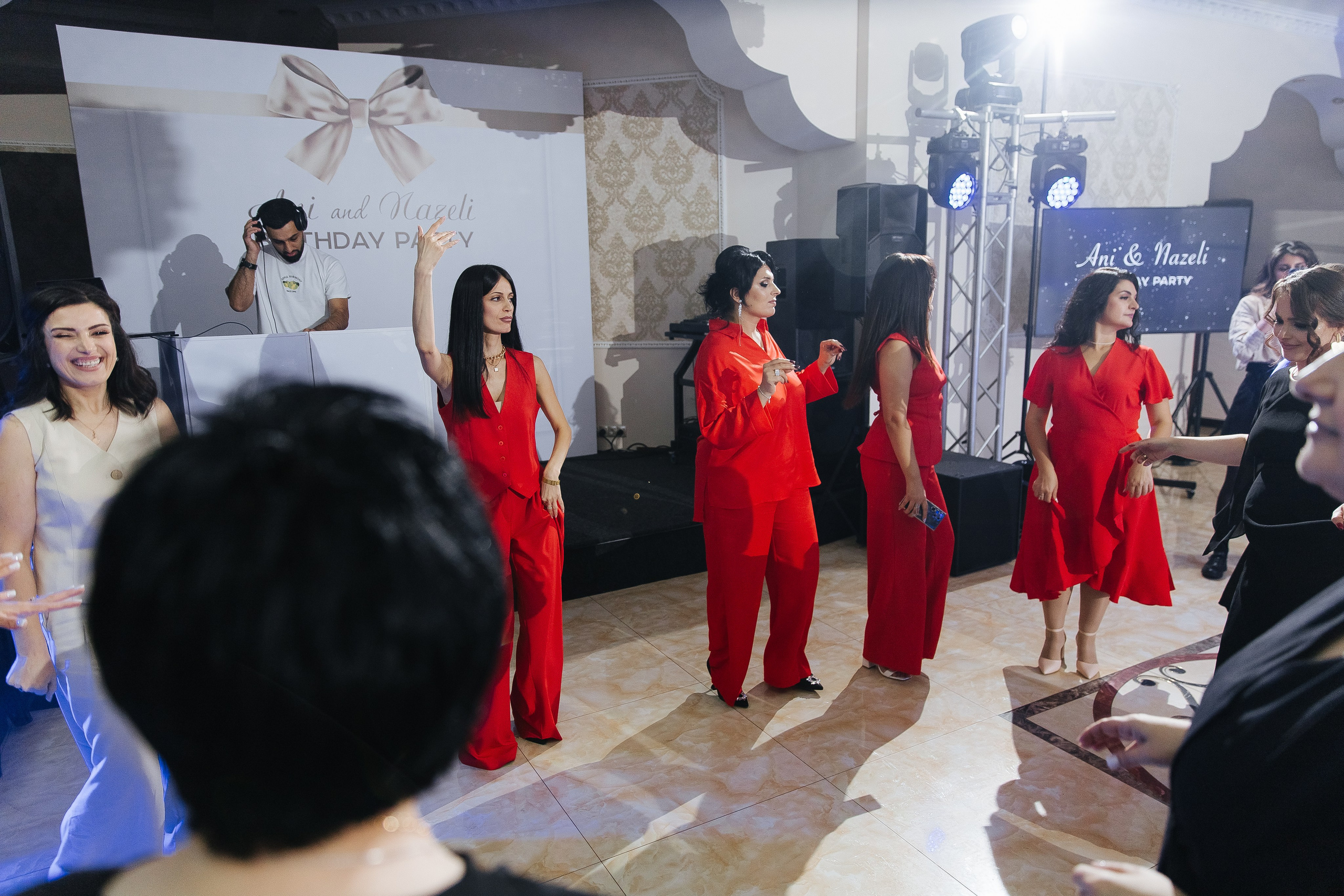 Ани и Назели. 35&5 День рождения, «Янтарь». Фотограф в Красноярске Надежда Воскресенская