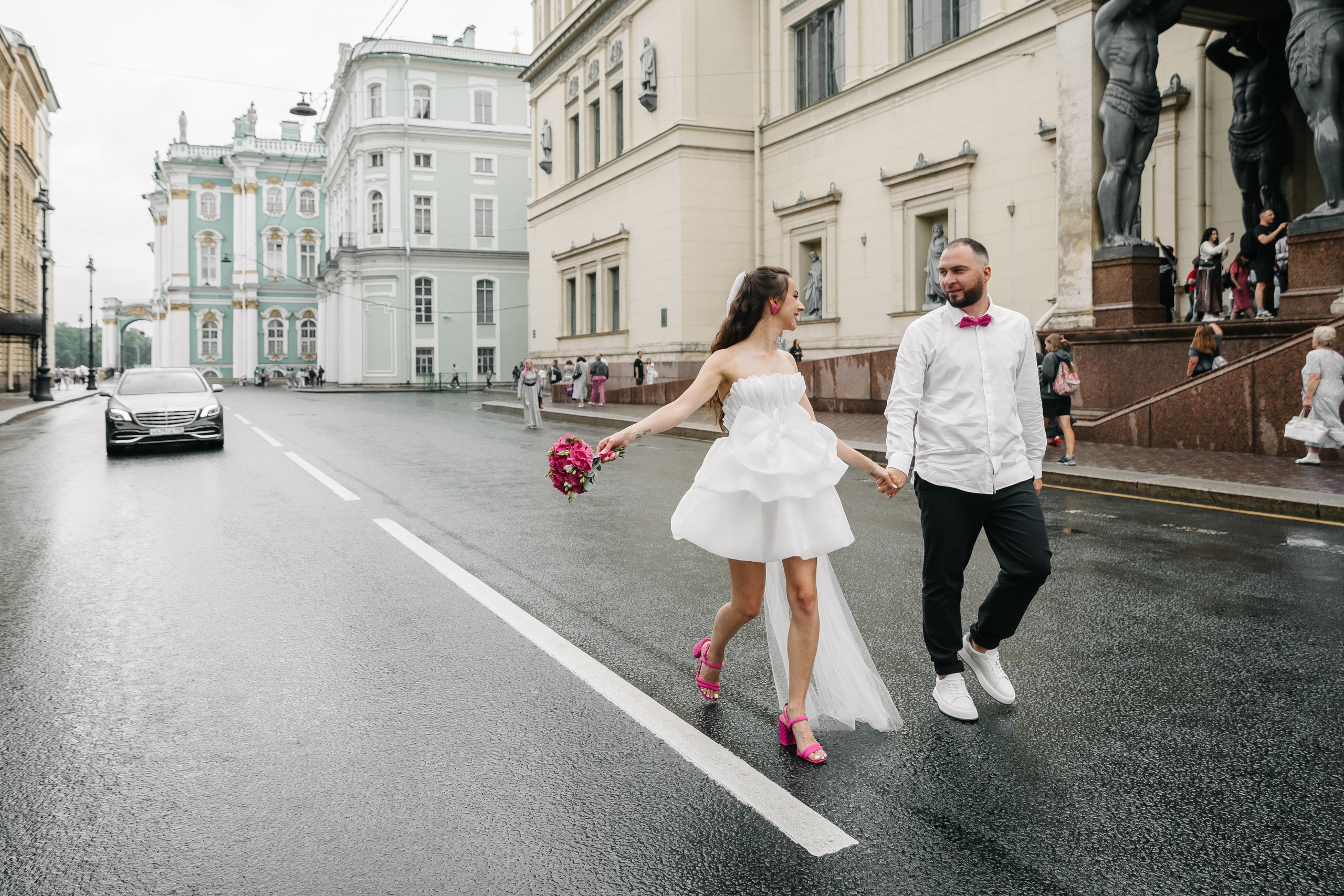 ДВОРЕЦ № 2 | Июль, кабриолет, академия Штиглица. Свадебный фотограф в Санкт-Петербурге Полина Корзухина