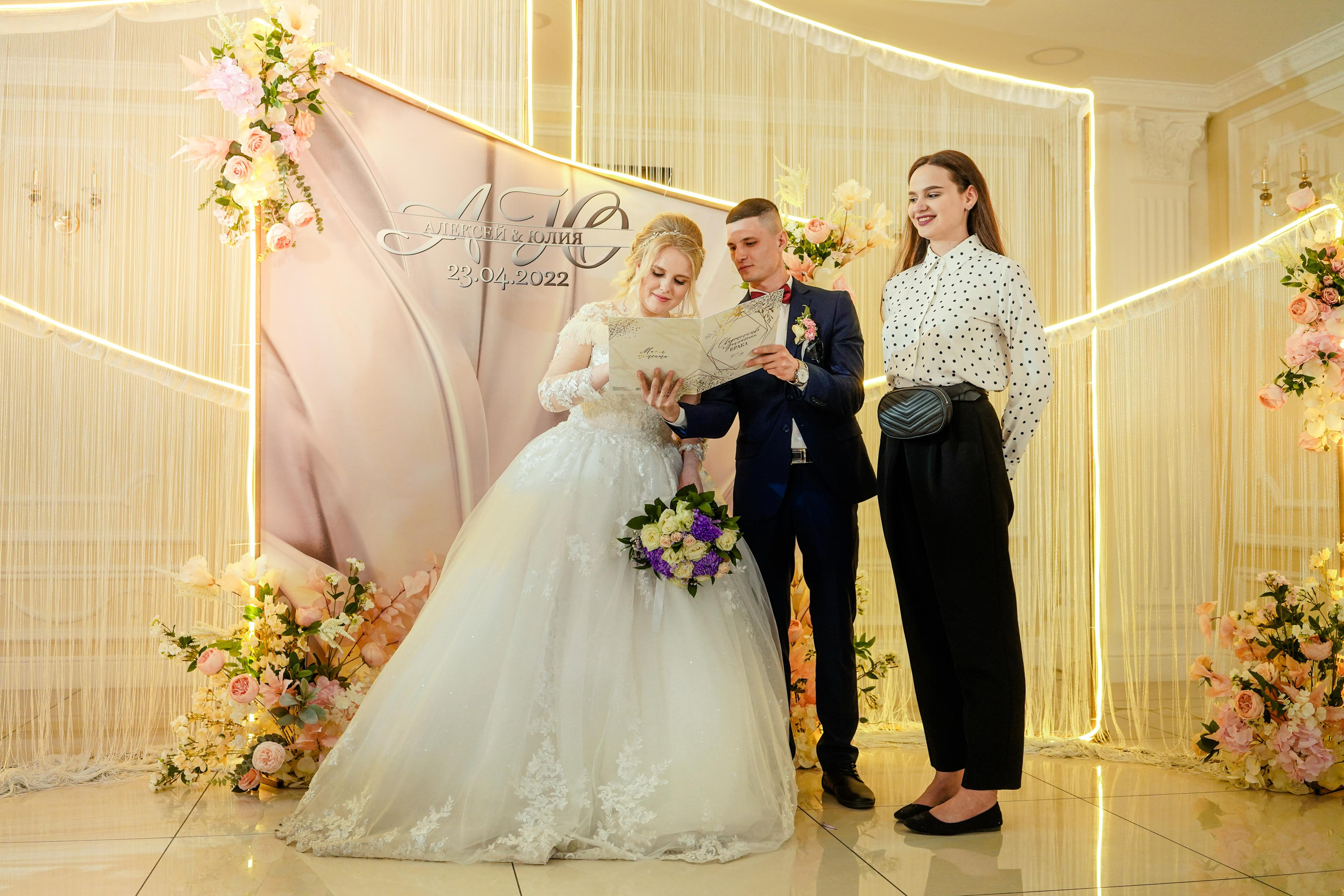 Свадебный день Алексея и Юлии 23.04.2022. Семейный и портретный фотограф в Екатеринбурге Анна Лобанова