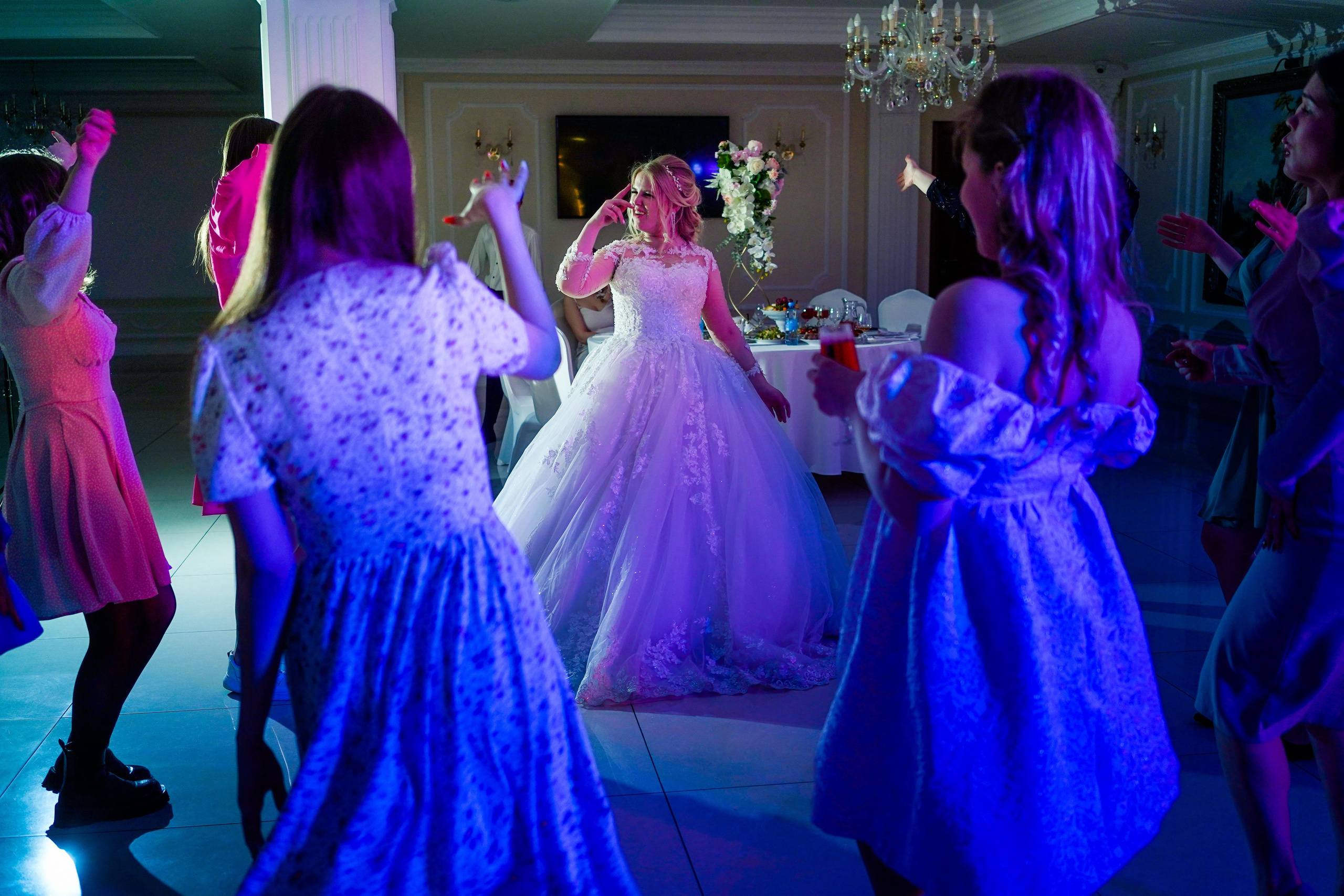 Свадебный день Алексея и Юлии 23.04.2022. Семейный и портретный фотограф в Екатеринбурге Анна Лобанова