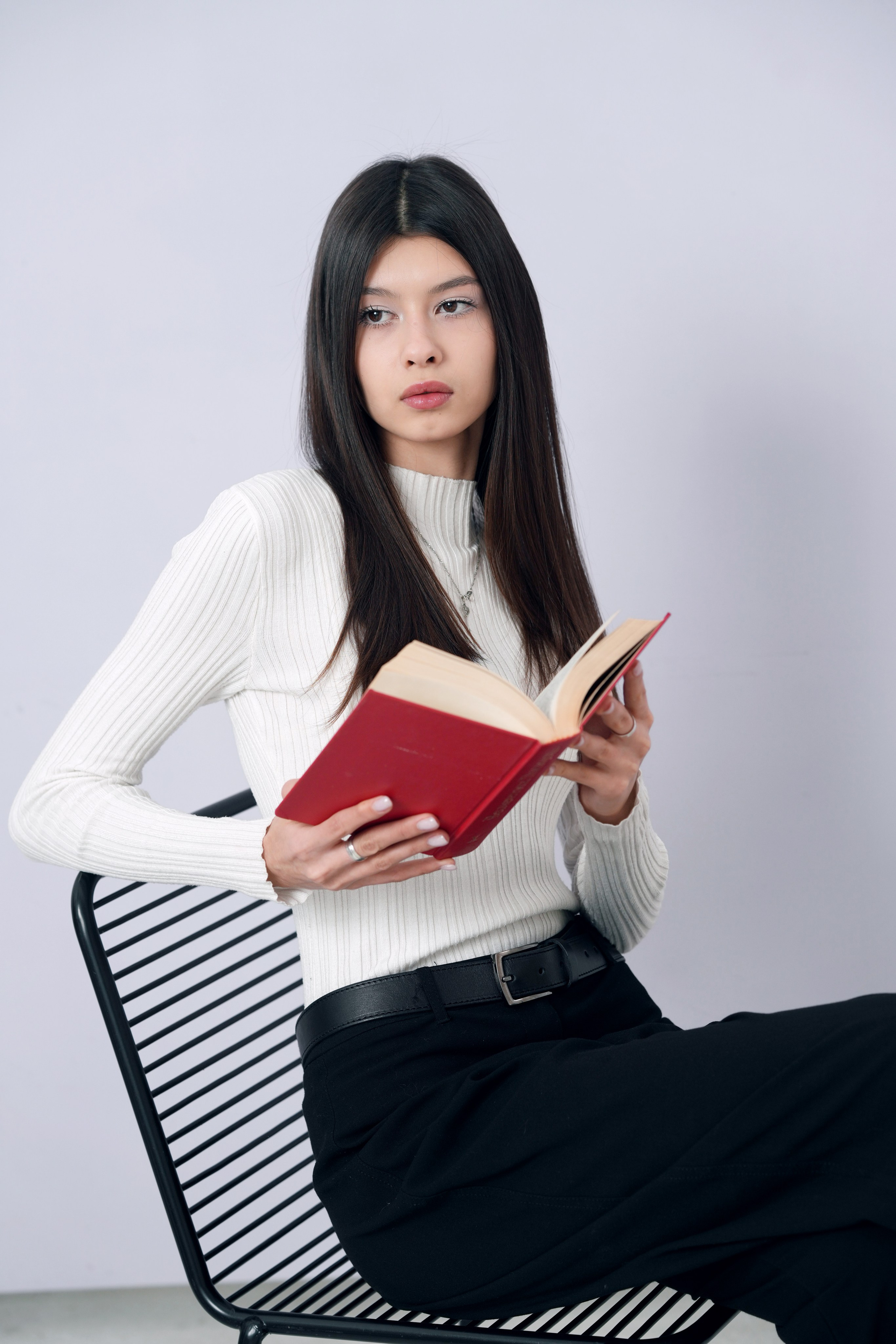 ФОТОСЕССИЯ НА БЕЛОМ ФОНЕ (в школе или студии). Школьная фотография в Санкт-Петербурге, выпускные альбомы, фотосессии