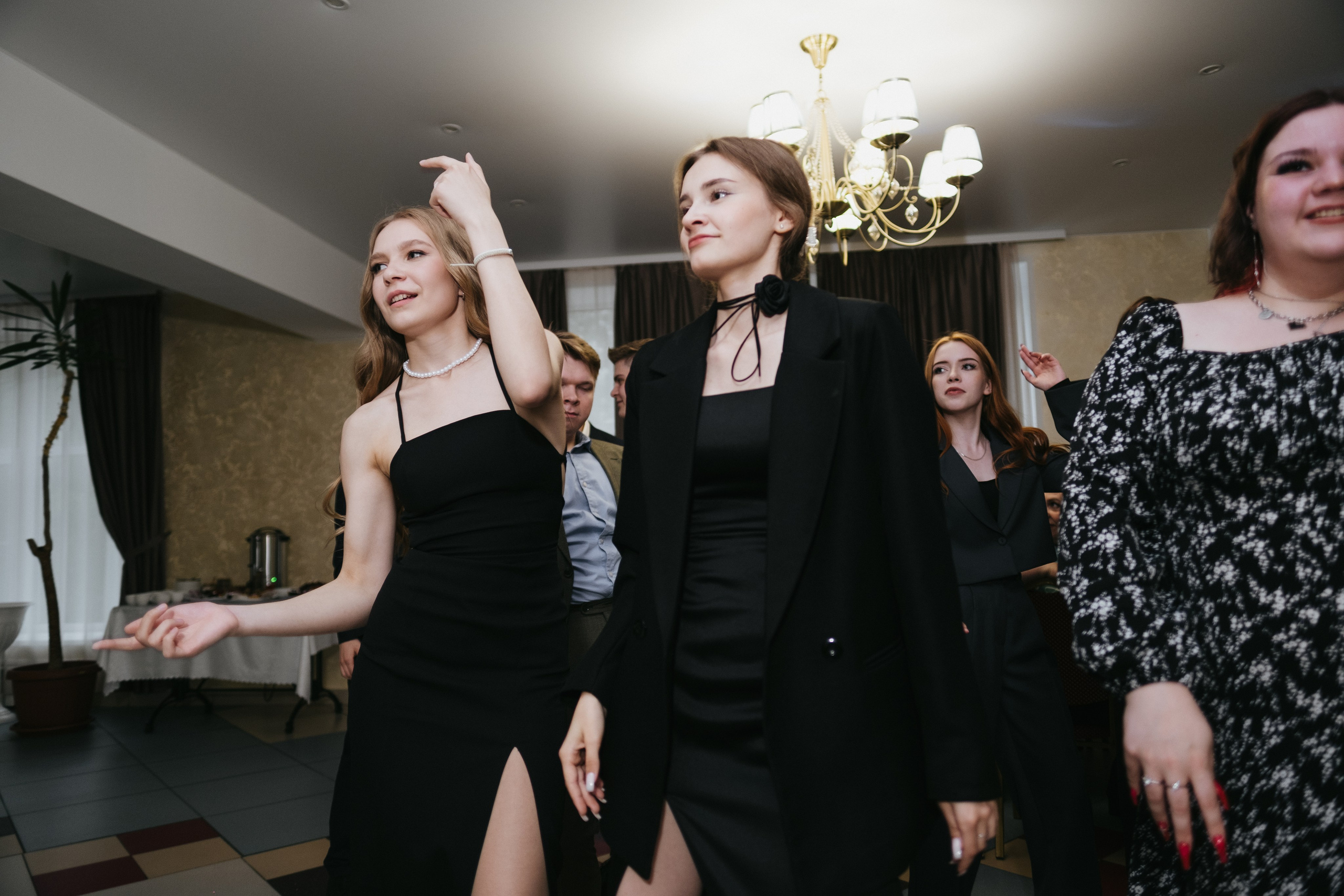 Выпускной 11 класс школы № 30. Свадебный и репортажной фотограф Денис Ожигин в Краснодаре и Краснодарском крае