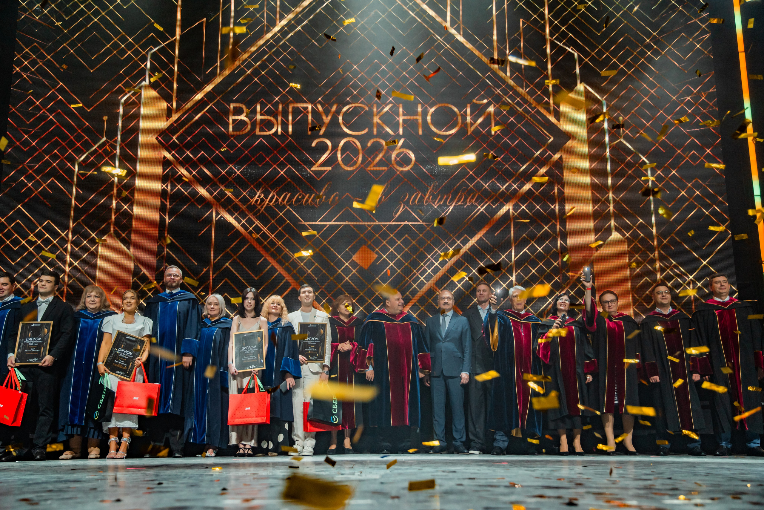 Выпускной Финунивер 2026 | VK Stadium. Репортажный и портретный фотограф Дмитрий Коротков | Москва