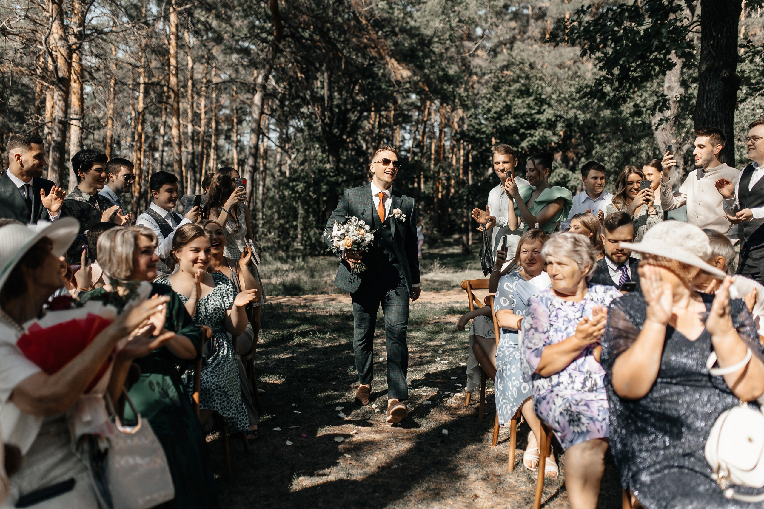 Здравствуйте! Я&nbsp;свадебный фотограф из&nbsp;Ульяновска, работаю в&nbsp;том числе по&nbsp;всей России и&nbsp;с&nbsp;выездом за&nbsp;границу. Снимаю свадьбы, lovestory, корпоративы, светский репортаж. Провожу обучение по&nbsp;фотографии, мастер-классы и&nbsp;воркшопы для других фотографов.