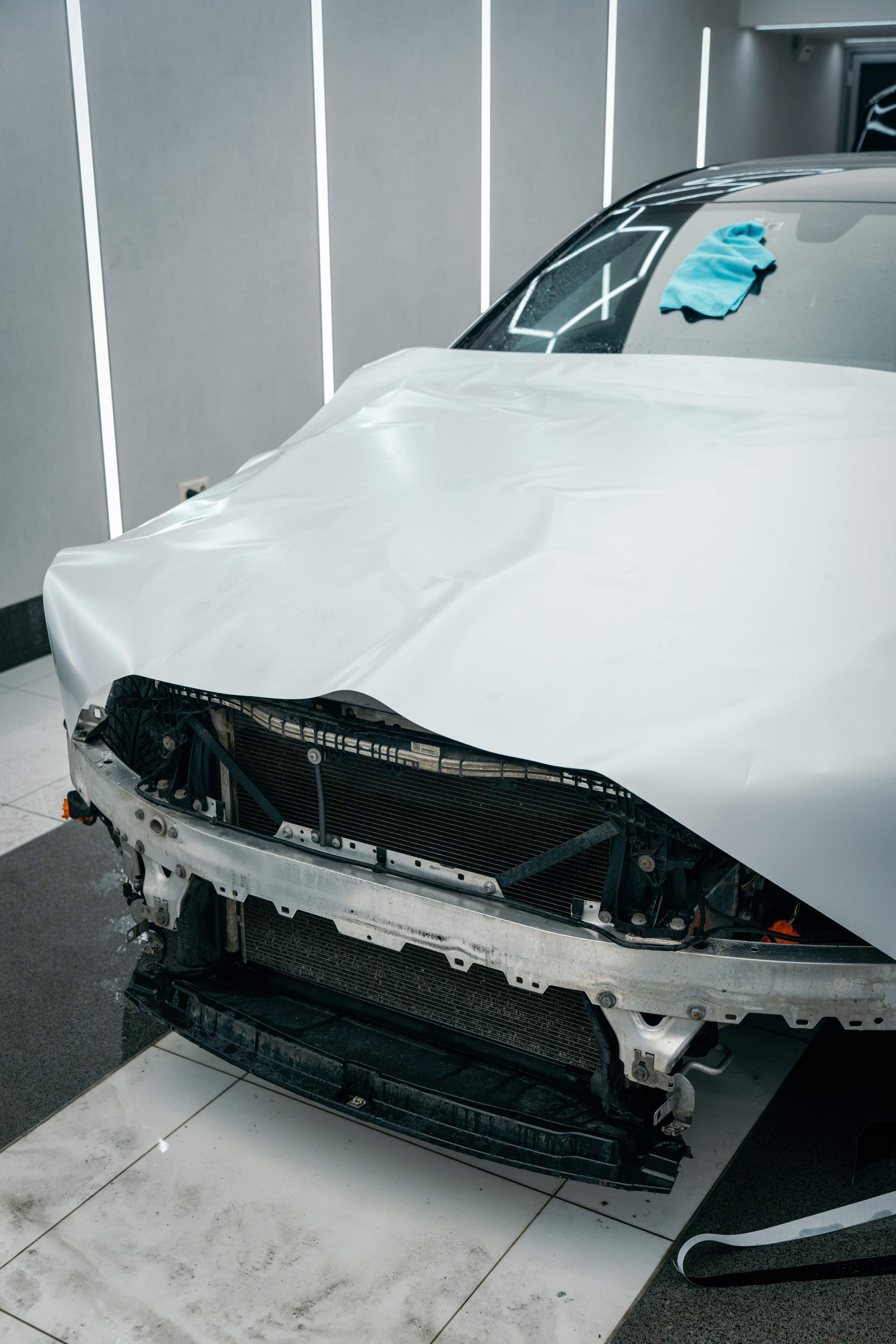 Triumph Car Services. Photographer based in moscow Peter Tchana