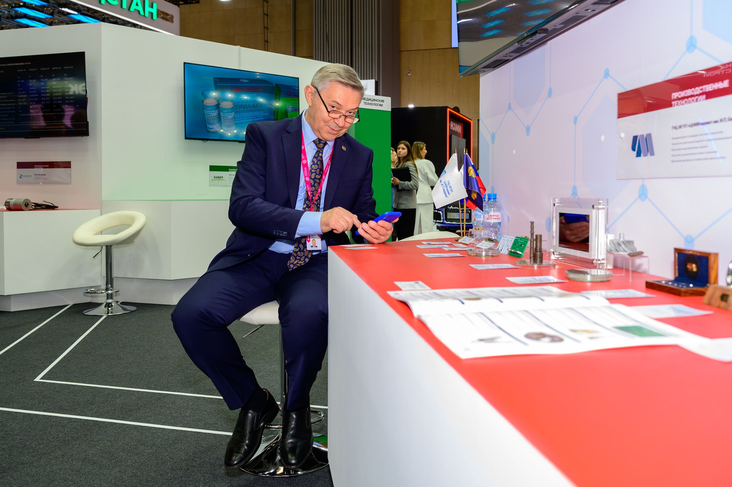 «ИННОПРОМ. Беларусь» — это международная промышленная выставка, объединяющая представителей различных отраслей промышленности, инновационных компаний, инвесторов и государственных структур. Это уникальная платформа для обмена опытом, внедрения новых идей и технологий, что способствует повышению актуальности отрасли и развитию сотрудничества между странами.#БольшаяпромышленнаянеделявМинске @belexpo_by@ph.andrey_puhach #bigindustrialweek #bigindustrialwee