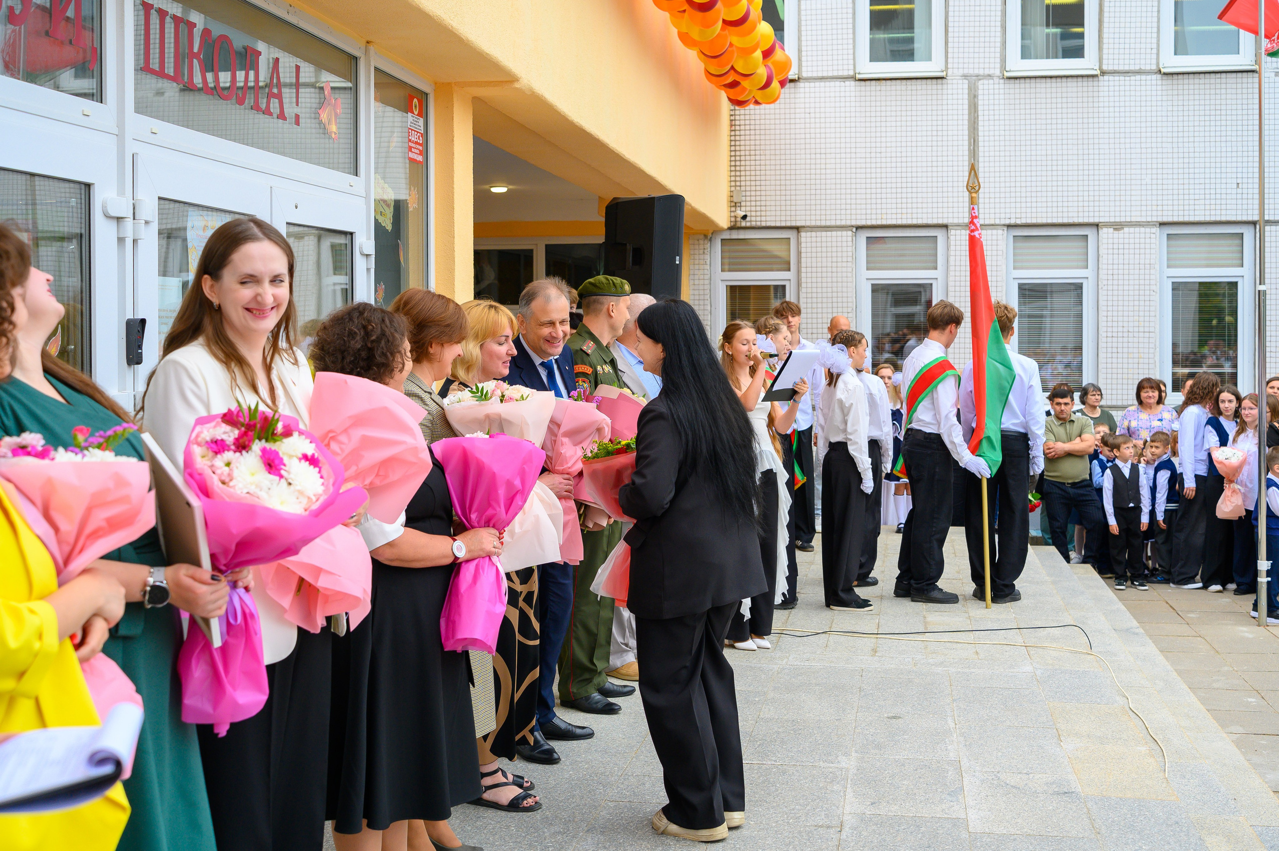 Вот звучит первый звонок, перед этим долгое приготовление к новому этапу в жизни, Яромир идет в школу. Фотоуслуги, услуги фотографа, фотографирование важных событий