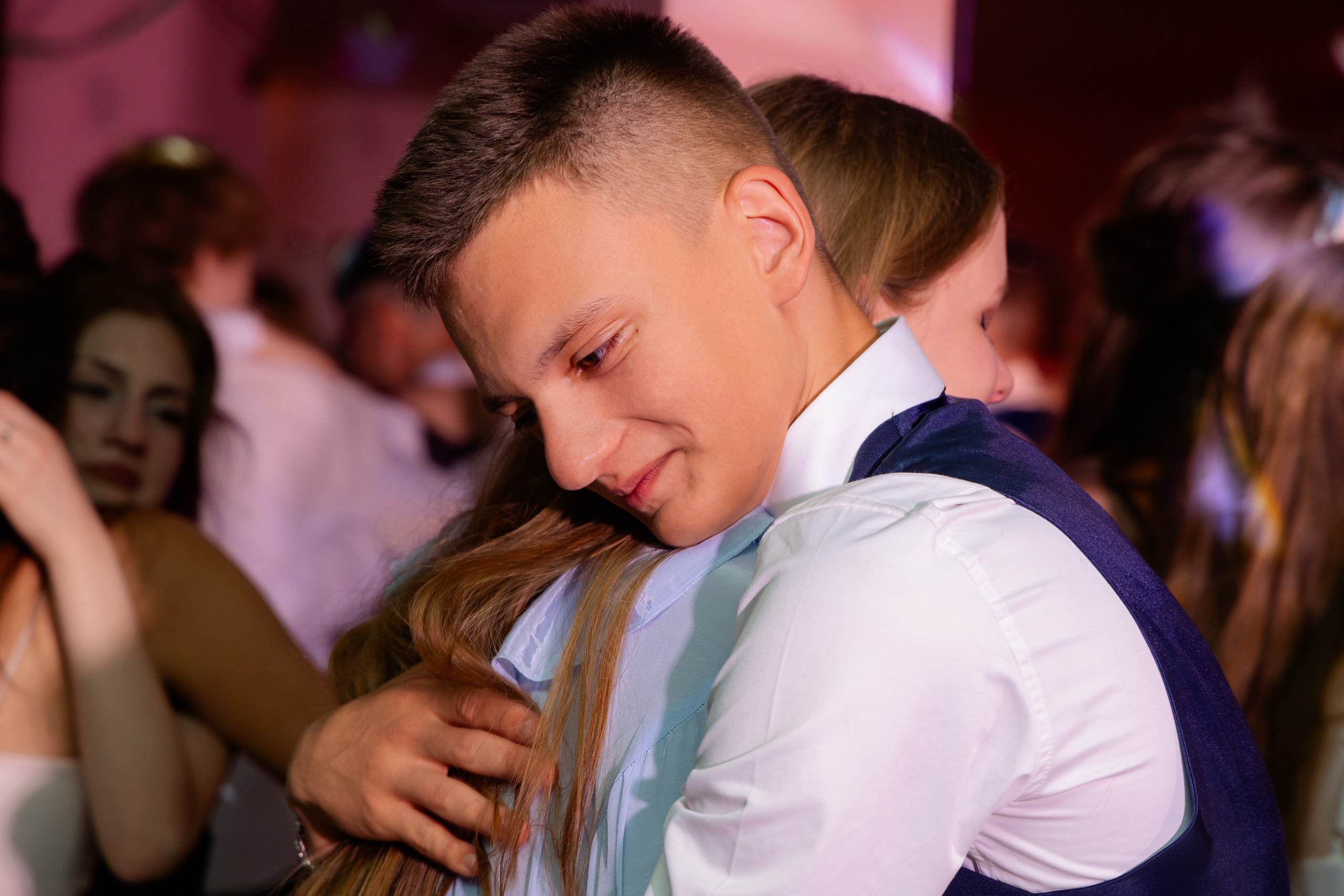 Школьный выпускной 2025 год в Минске, Беларуси. Свадебный фотограф в Минске/Беларуси Сергей Спиридонов