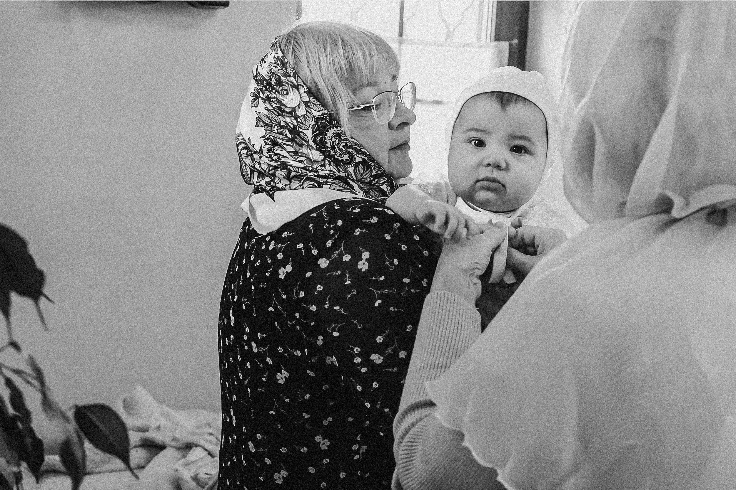 Крещение круглая церковь. Семейный фотограф Тюмень, фотограф на роды Салмина Мария