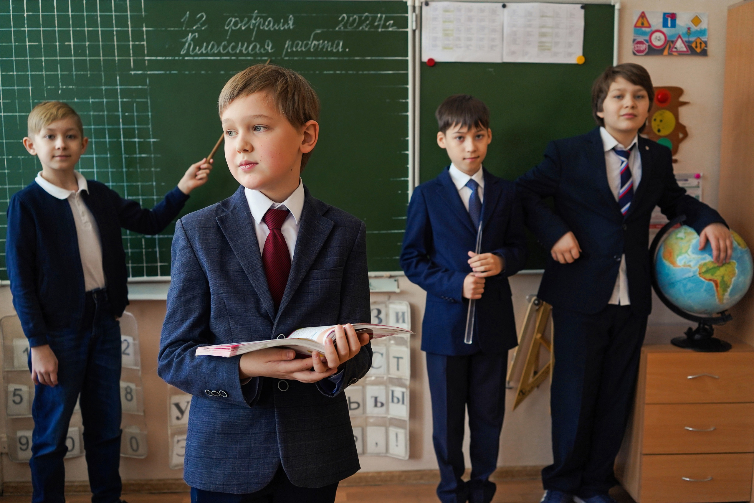 Выпускные альбомы, 4 класс Школа № 175 школьная фотосессия. Семейный и портретный фотограф в Екатеринбурге Анна Лобанова