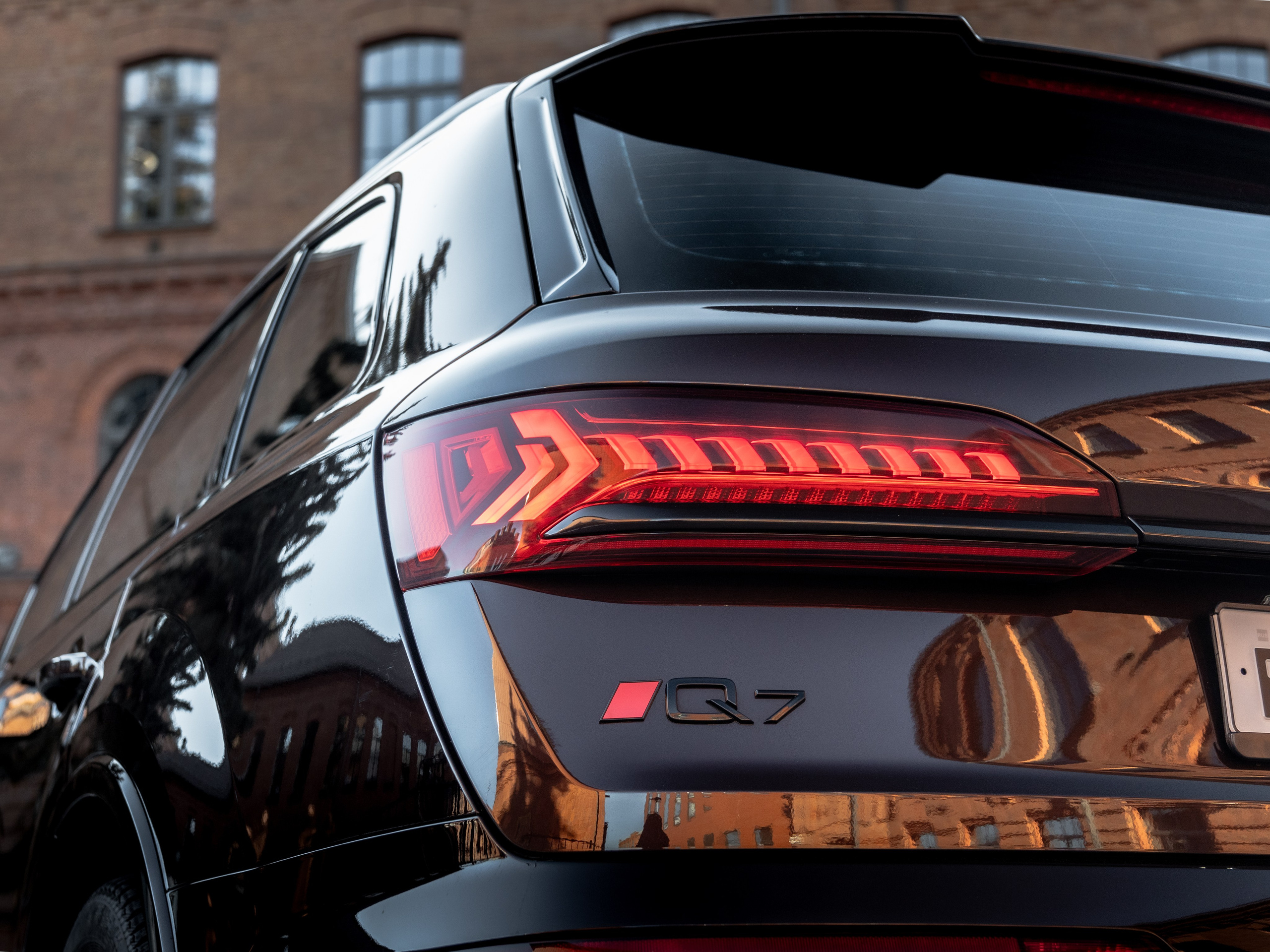 AUDI Q7. Opasnophoto