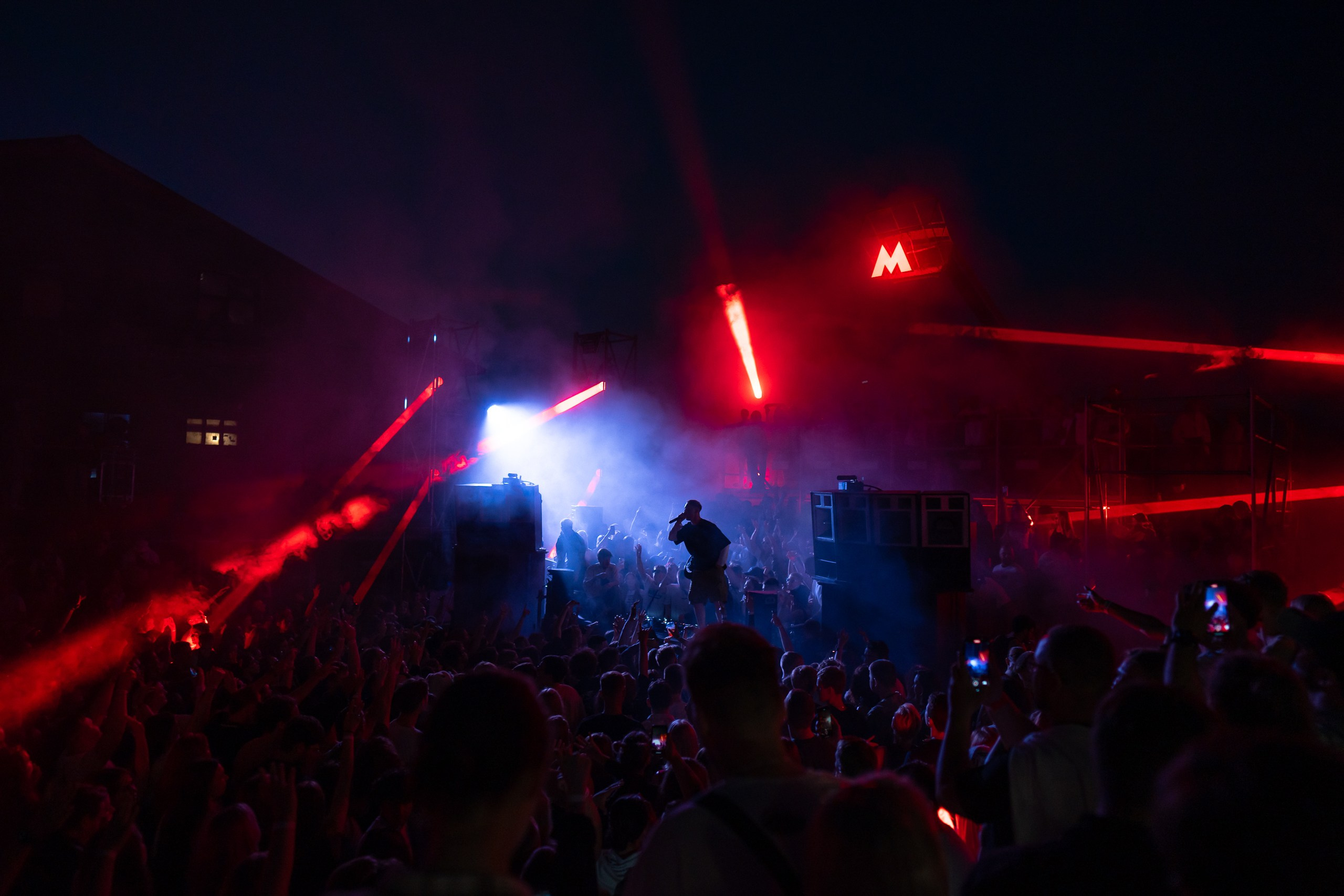 Metro Gorkovskaya Port June 1506. Sunnyman