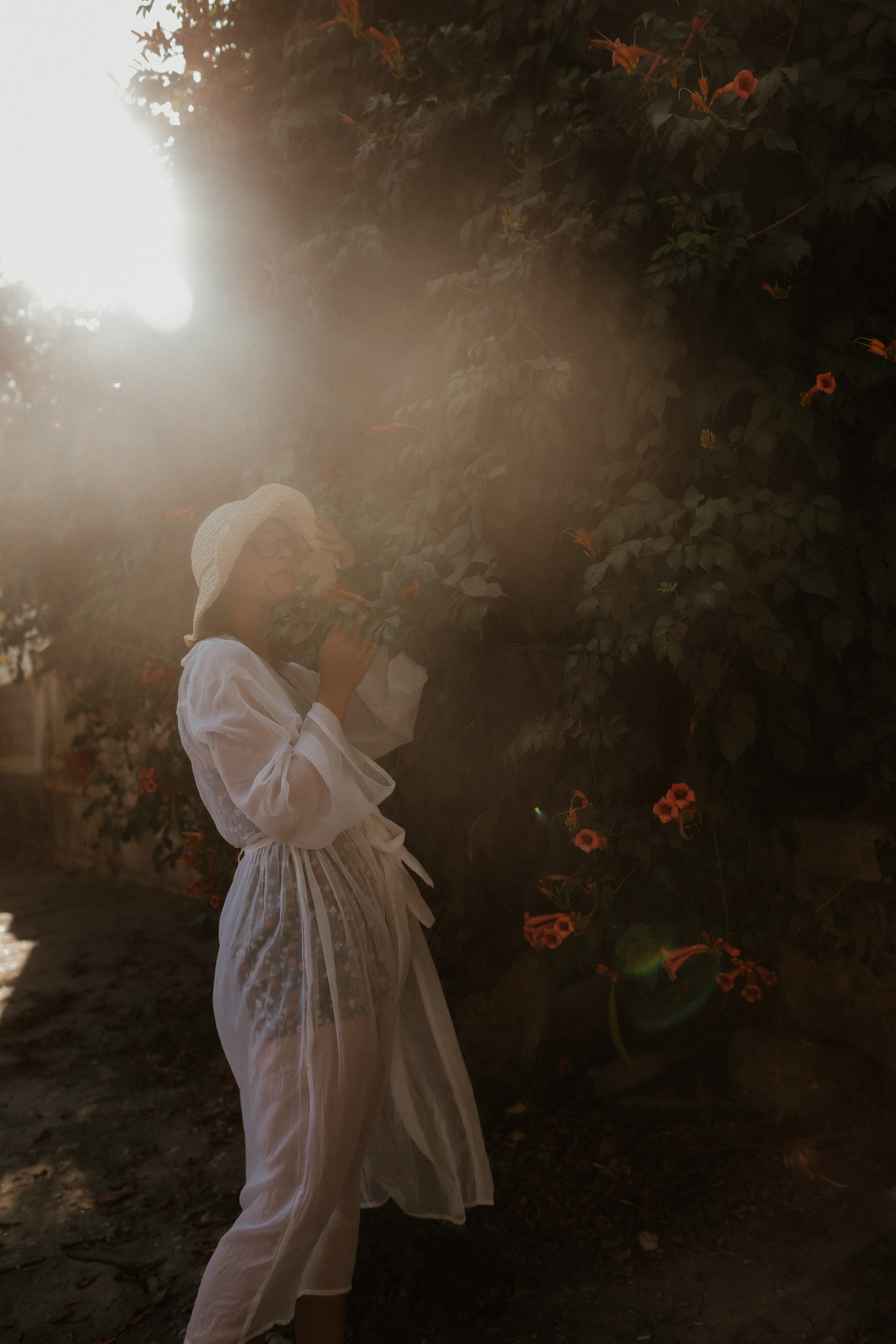 Фотосессия девушки в цветах летом. Свадебный и репортажный фотограф в Ярославле и Санкт-Петербурге Роман Микрюков