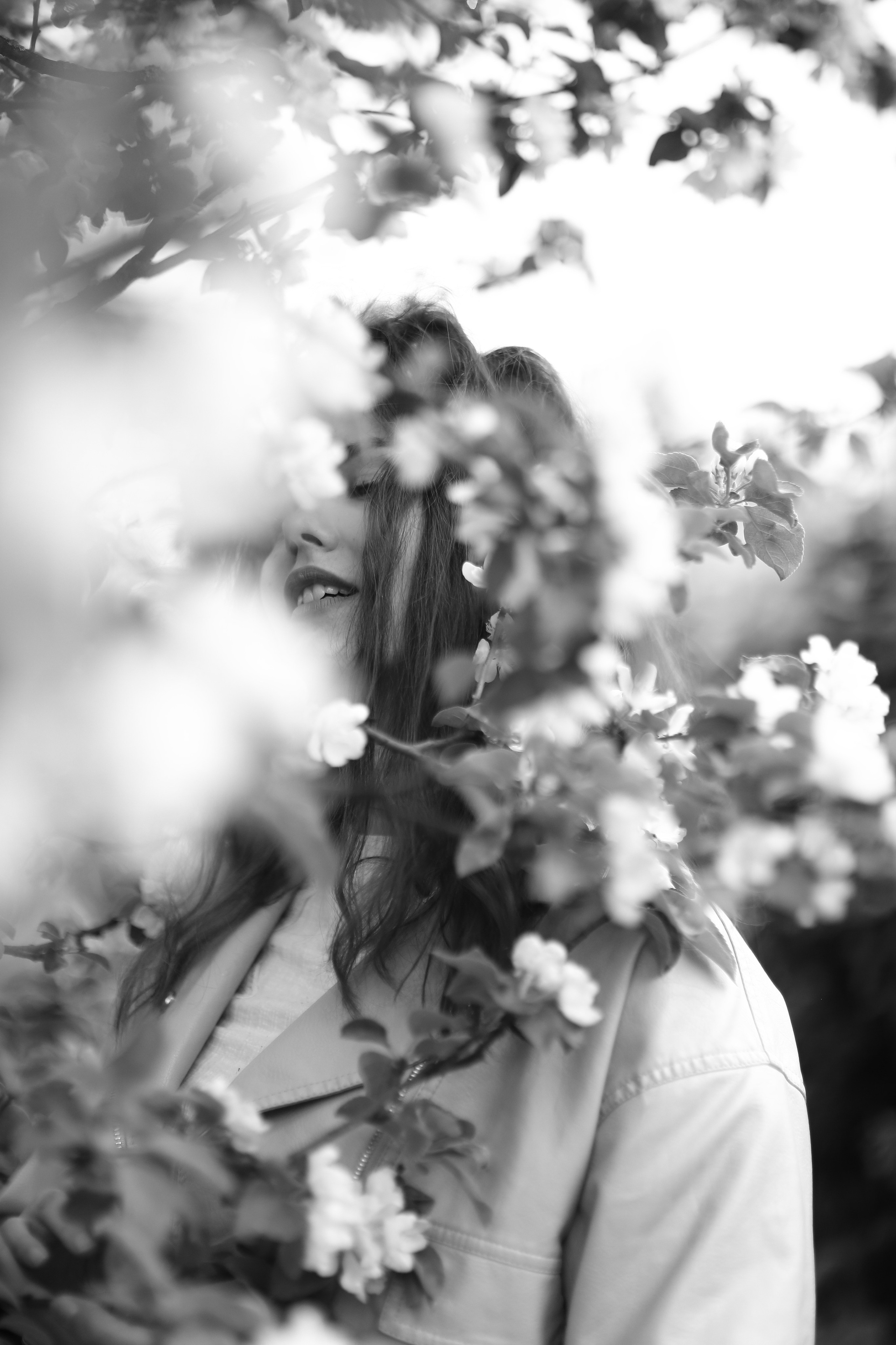 Девушка в цветах вишни. Свадебный и репортажный фотограф в Ярославле и Санкт-Петербурге Роман Микрюков