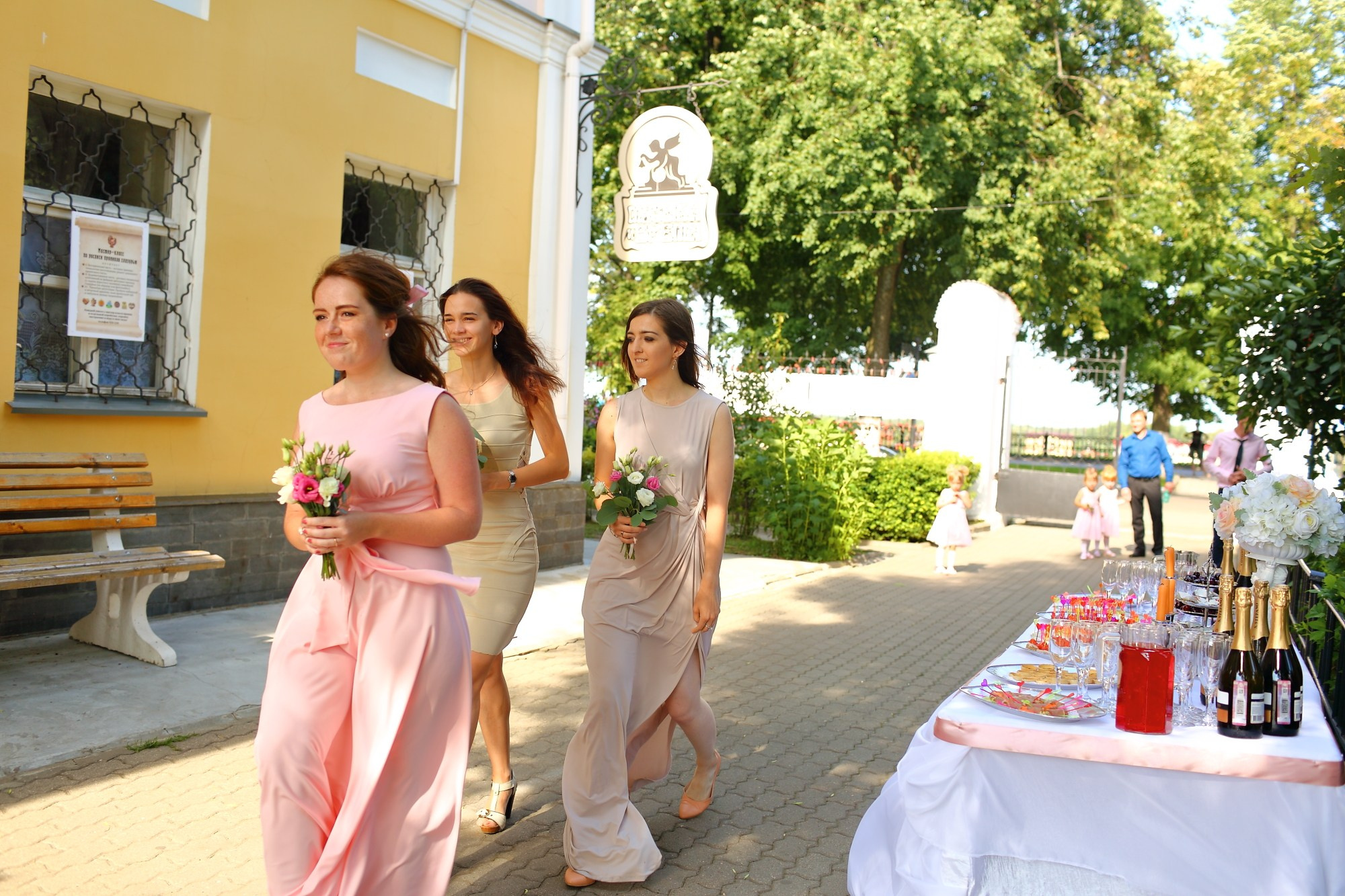 Выездная регистрация в красивом месте в Ярославле. Свадебный и репортажный фотограф в Ярославле и Санкт-Петербурге Роман Микрюков