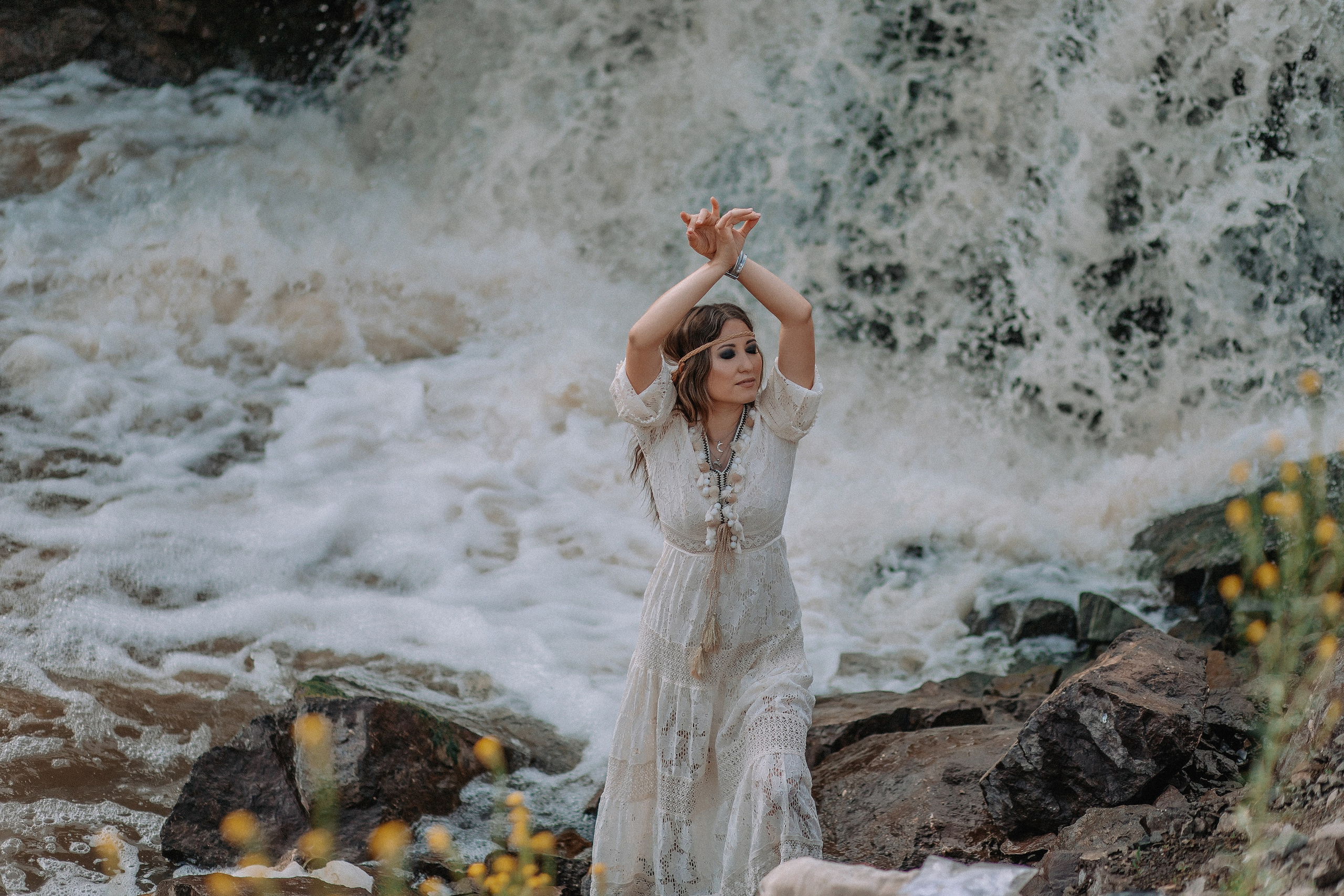 Закат у водопада. Детский и семейный фотограф в Красноярске Юлия Бирюкова