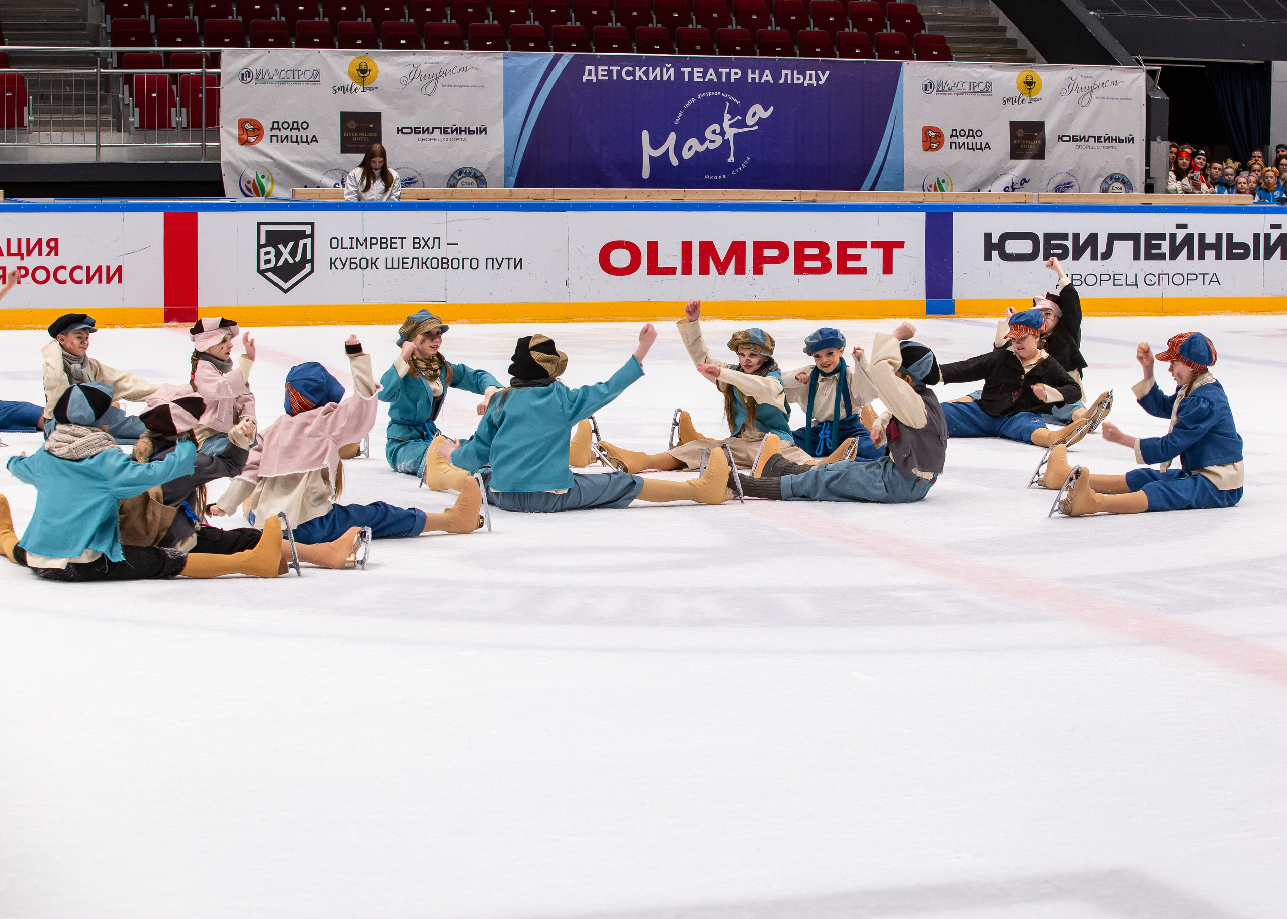 VII Ежегодный фестиваль массовых танцев на льду и фигурного катания «Петровский лёд» Санкт-Петербург 2024. Репортажный фотограф в Москве