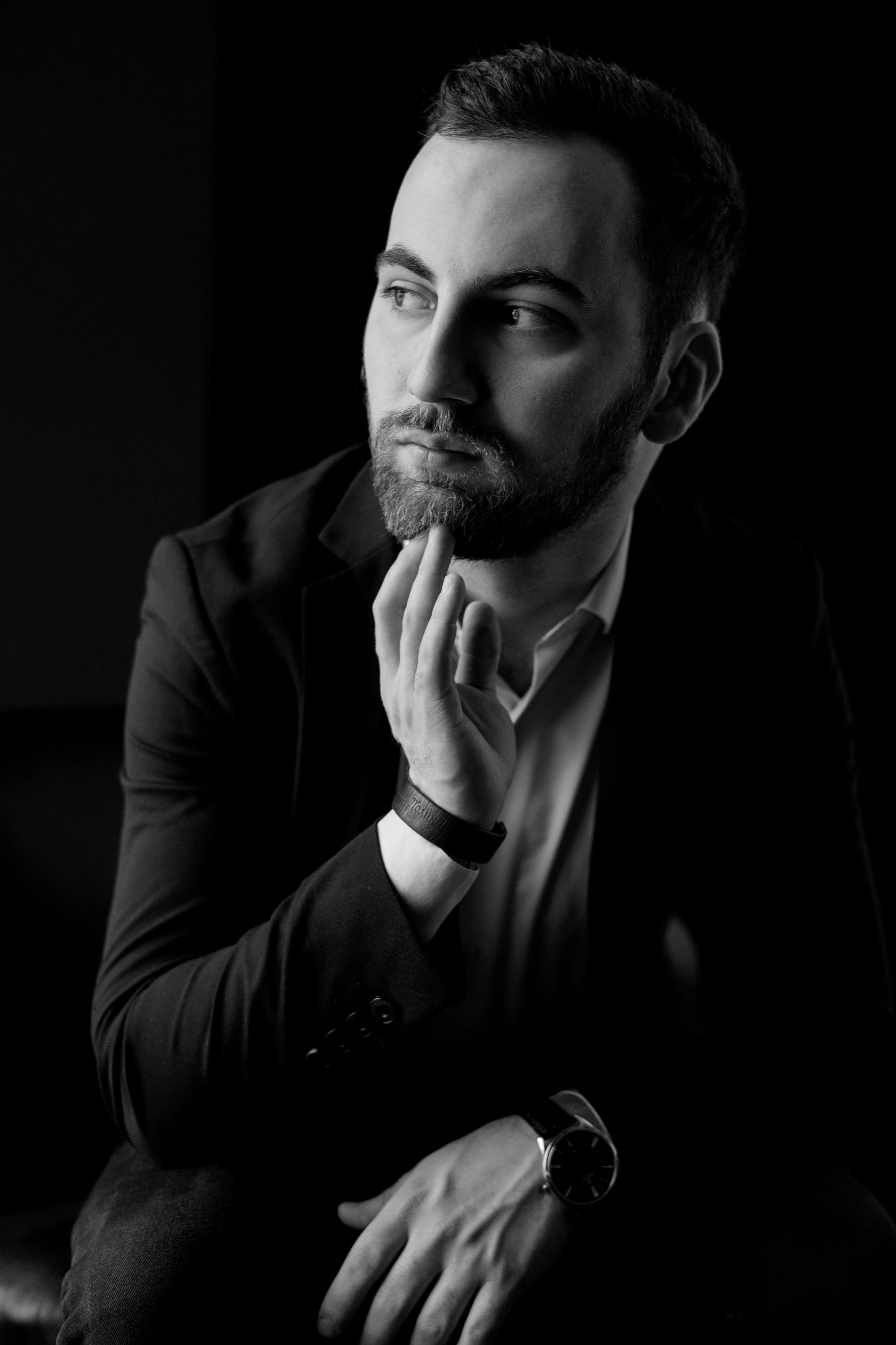 Вероника и Никита (съёмка в студии, тёмная тональность). Свадебный фотограф Беларусь Ольга Козыренко