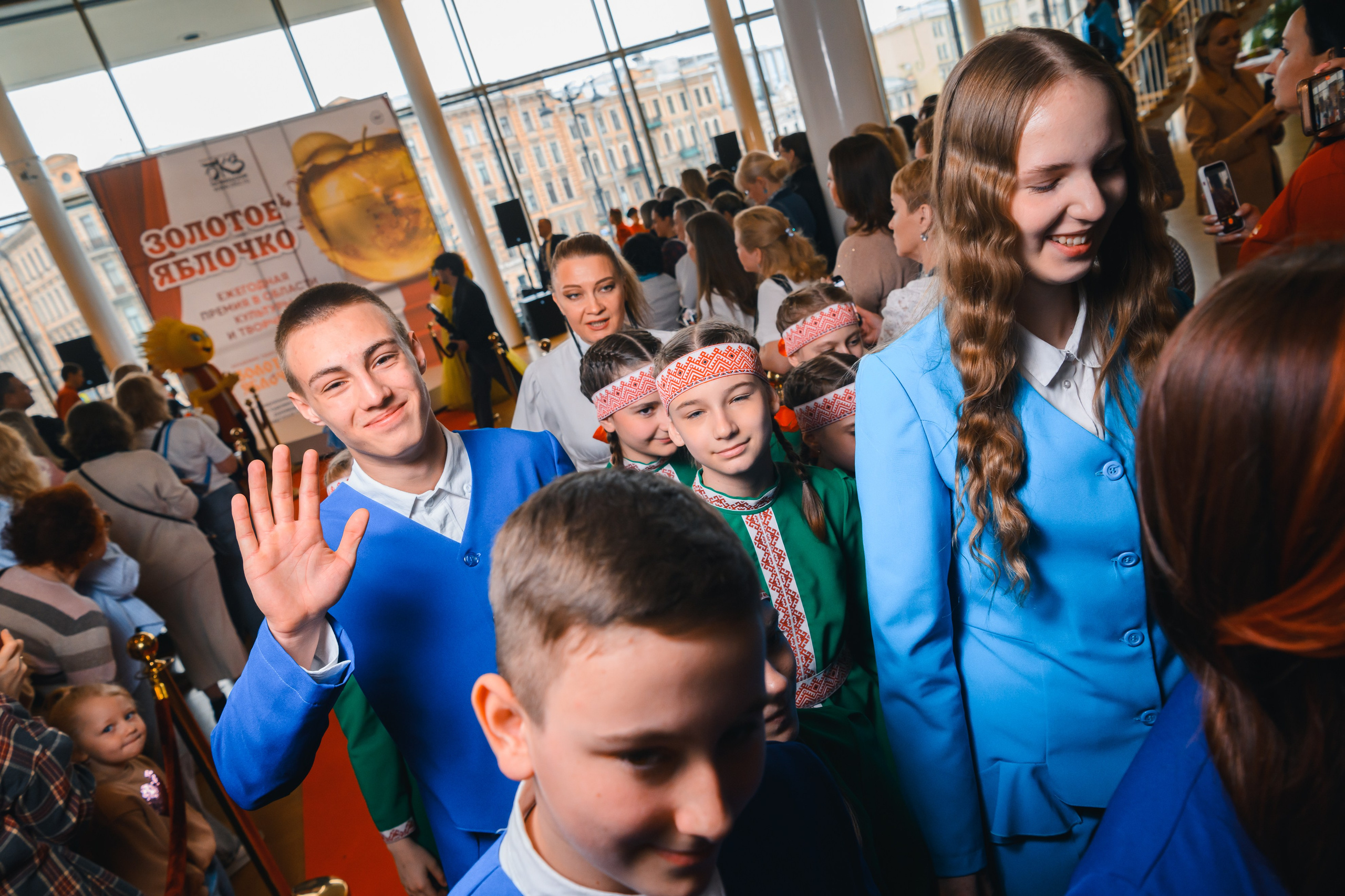 23 апреля, красная дорожка, БКЗ Октябрьский, г. Санкт-Петербург. Золотое яблочко