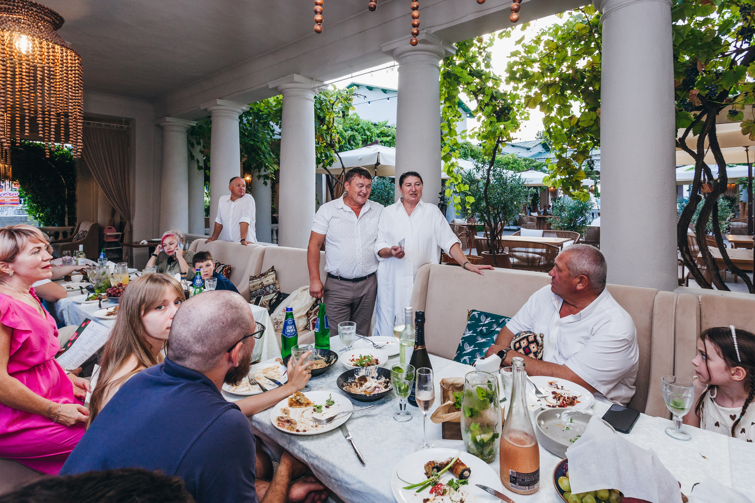 День рождение в уютном ресторане. Фотограф Денис Денисов
