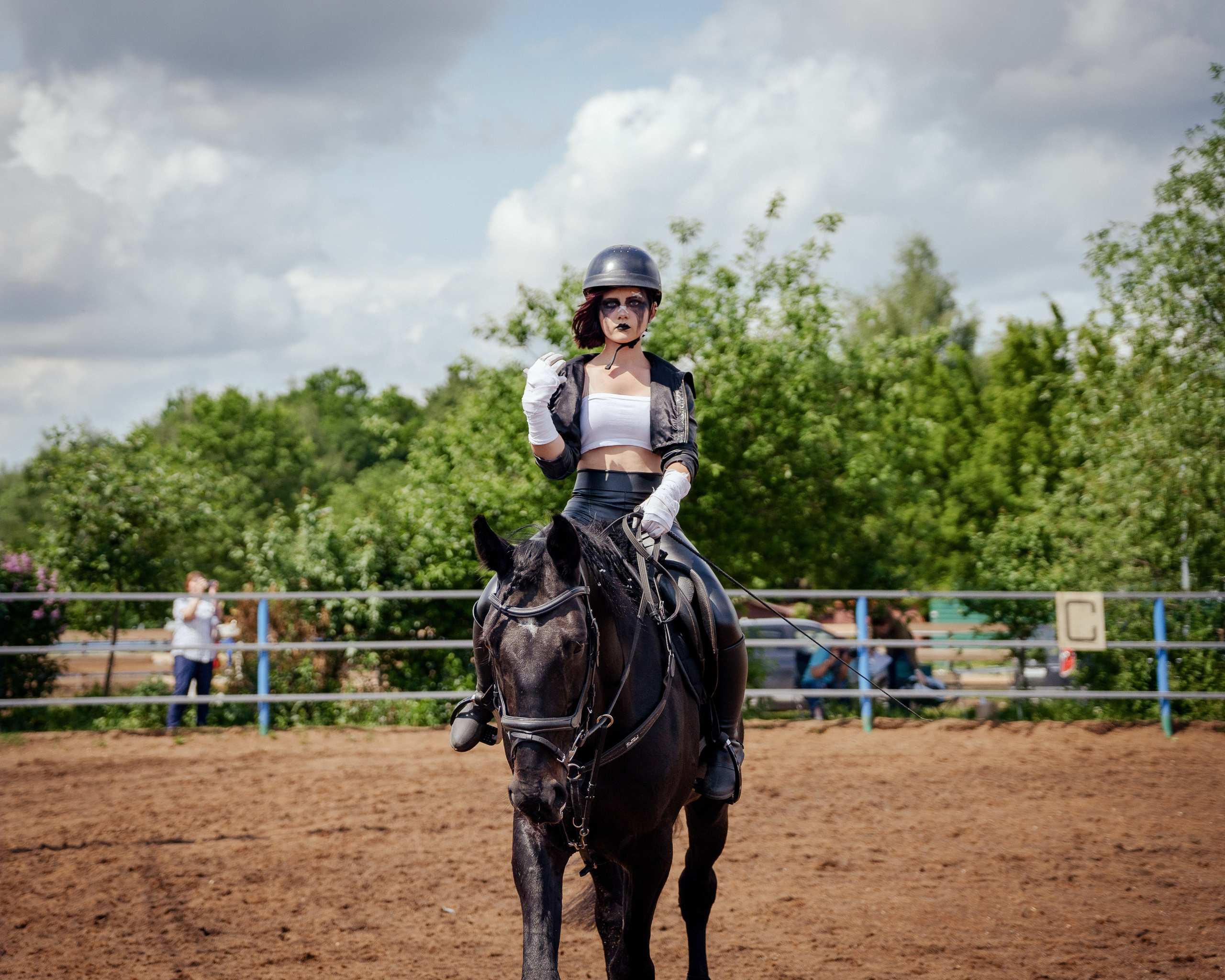 Конный клуб Горки. Портретный и семейный фотограф в Москве/Видное