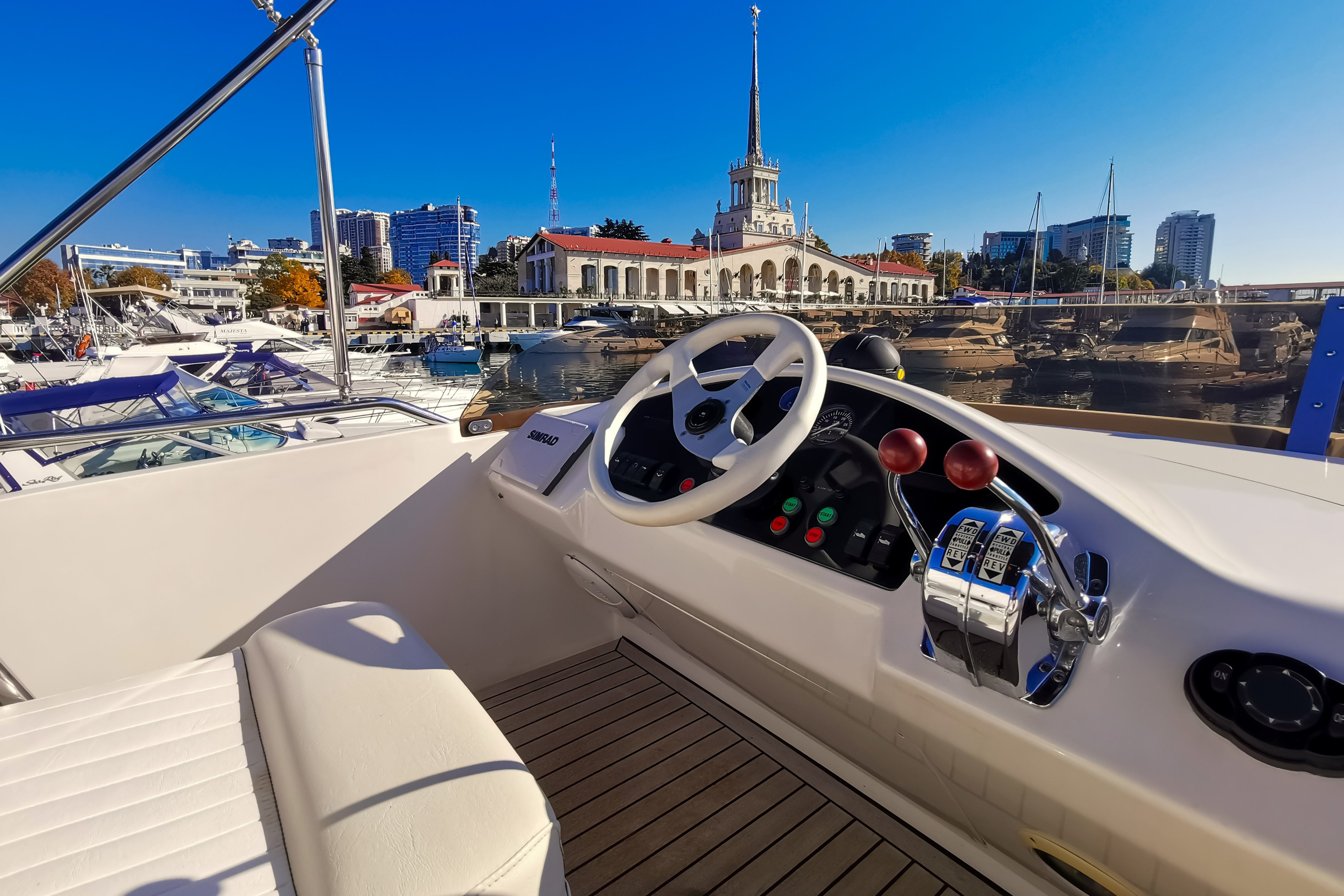 Яхта Уно Аренда Яхты в Сочи Яхтанаморе YACHTNAMORE YACHTANAMORE