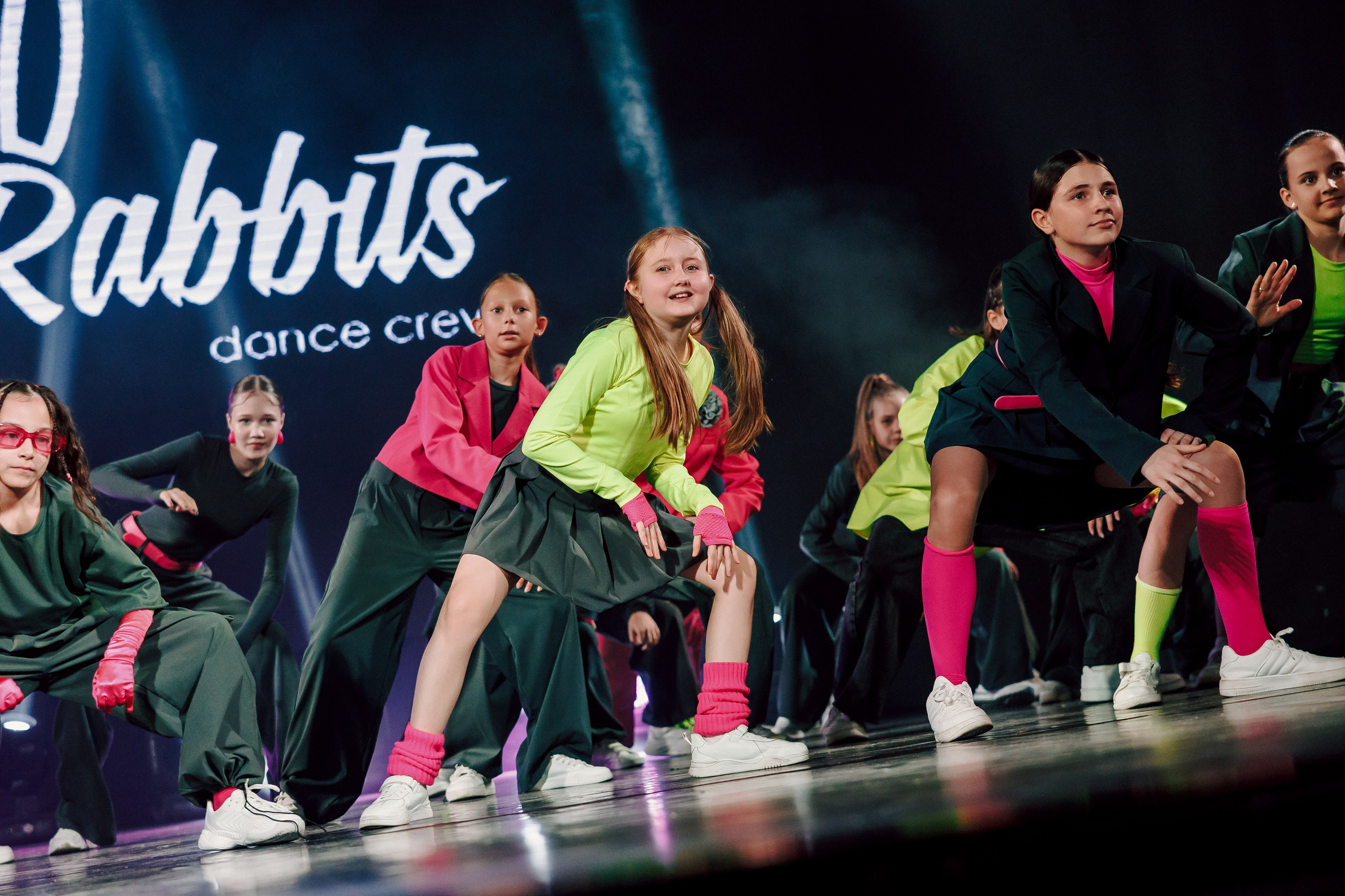 Отчётный концерт танцевальной школы «Red Rabbits» 2025. Лёшка Варзегов — фотограф