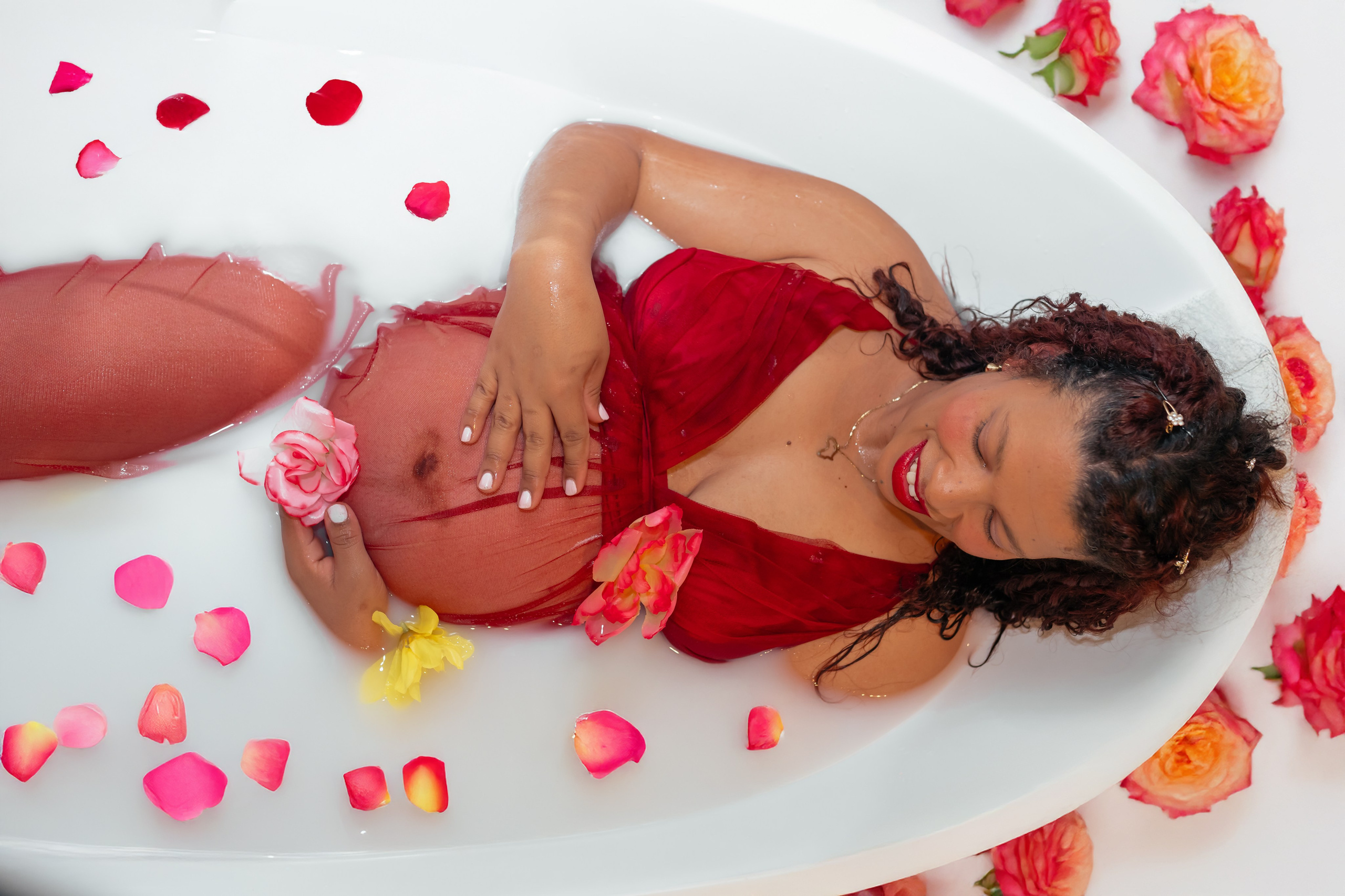 Didi’s maternity photoshoot. Gaukhar Baimagambet — Photographer and Videographer