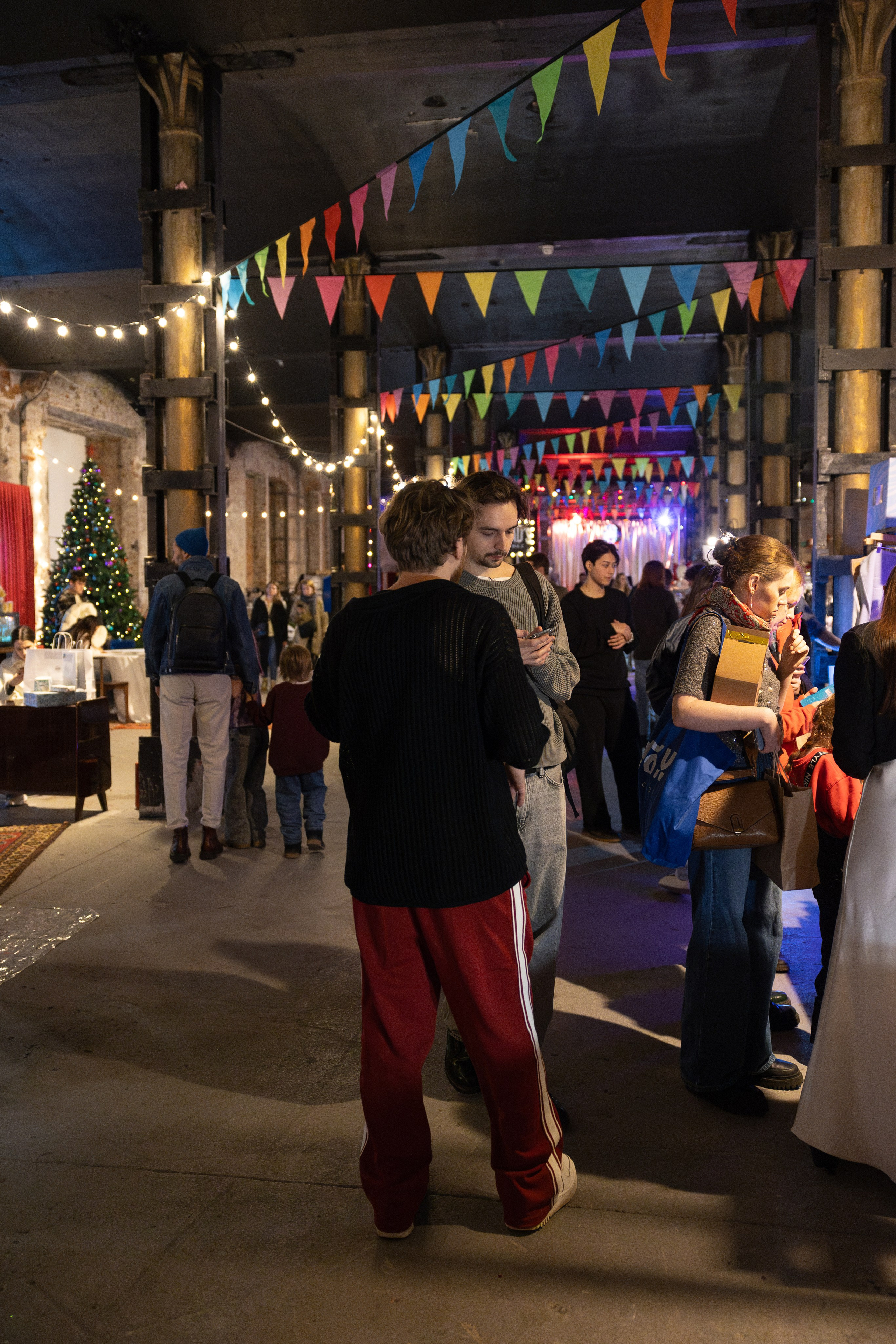 22 декабря 2024 в Типографии Сытина / фото Саша Жукова. Фотоотчеты «Ламбада-маркета»