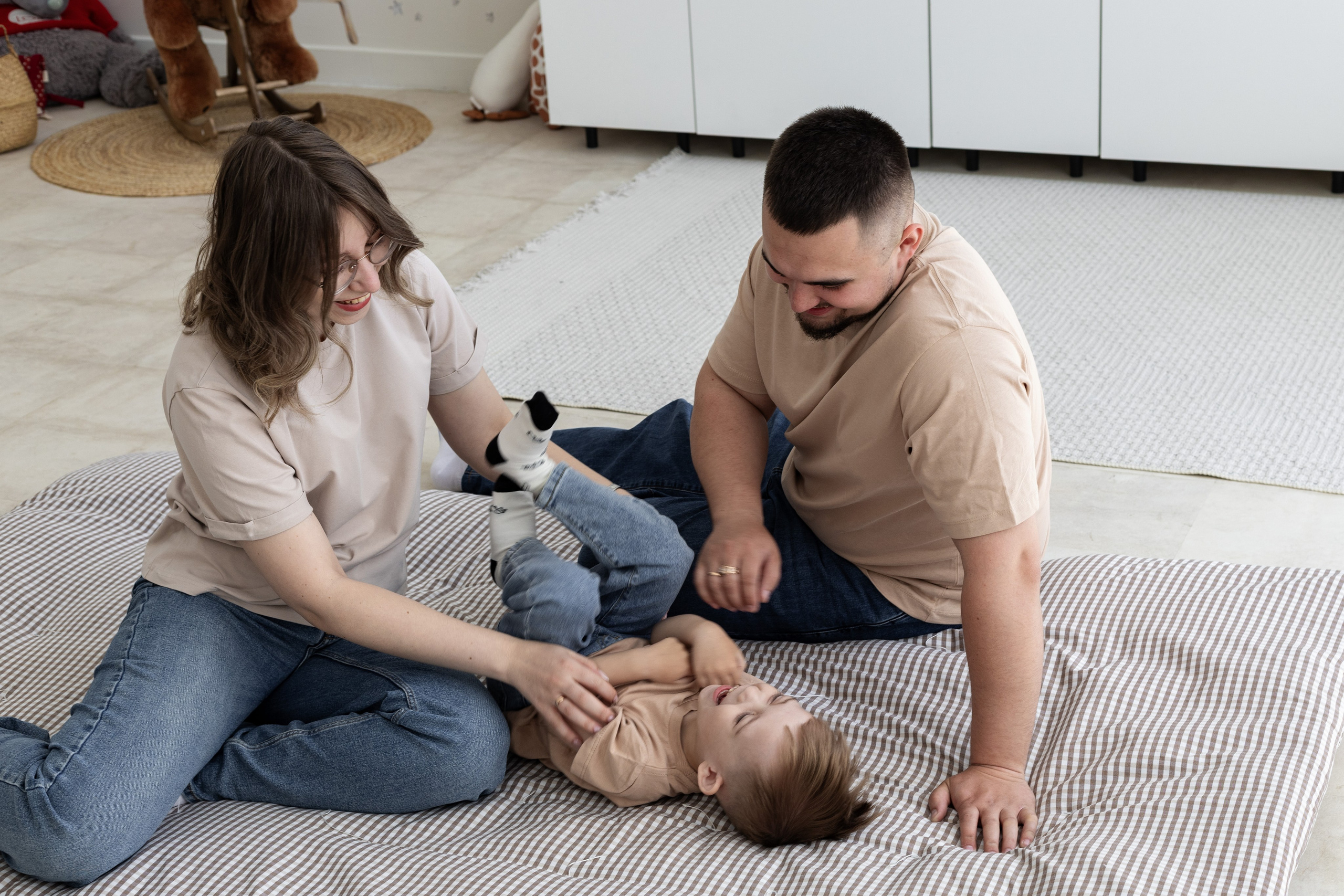 Семейная фотосессия в студии (Михаил, Крестина и Макар). Женский фотограф в Орске Новотроицке Динара Долганова